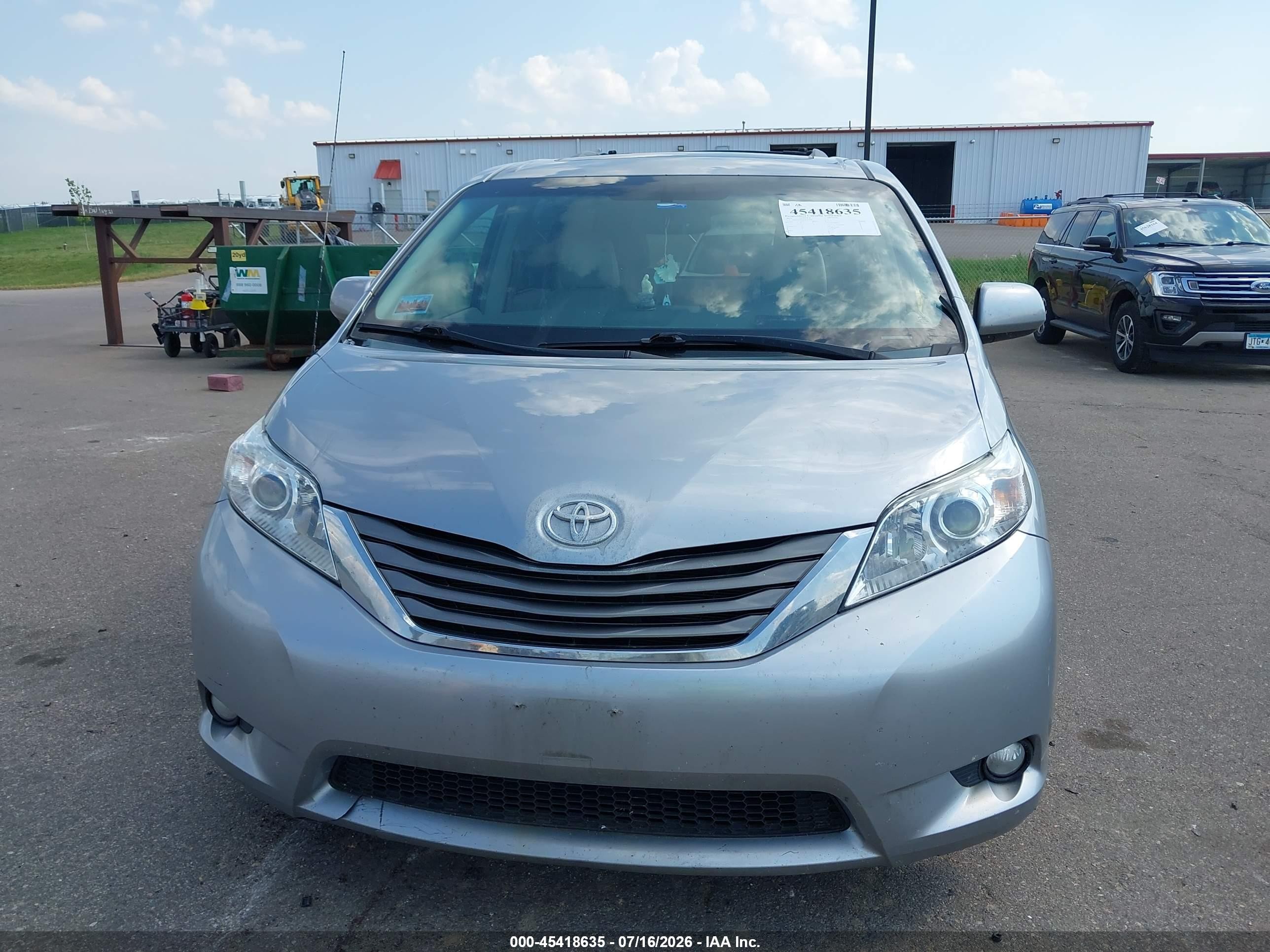 2012 Toyota Sienna Xle 7 Passenger Silver vin: 5TDDK3DC6CS047939