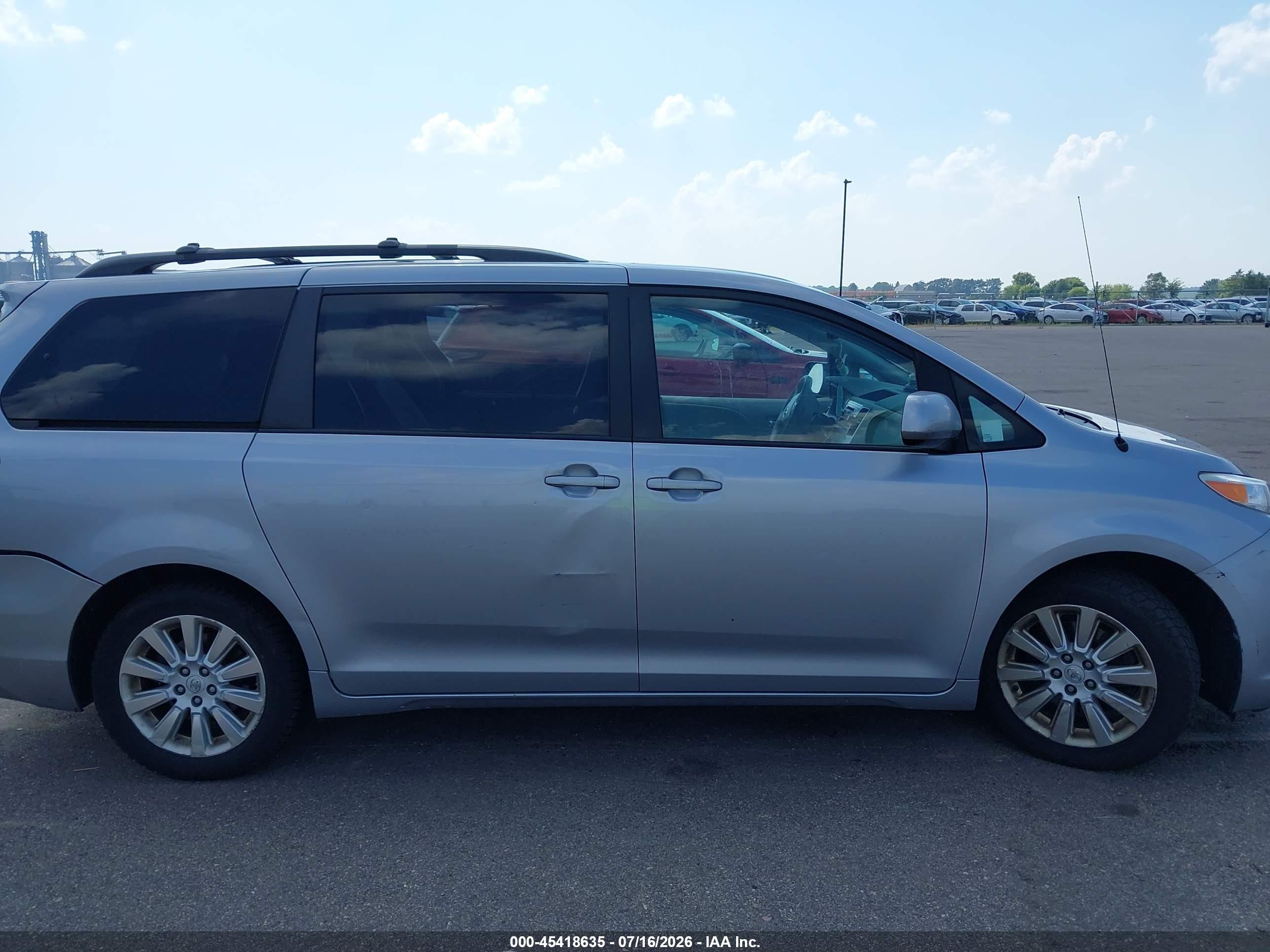 2012 Toyota Sienna Xle 7 Passenger Silver vin: 5TDDK3DC6CS047939