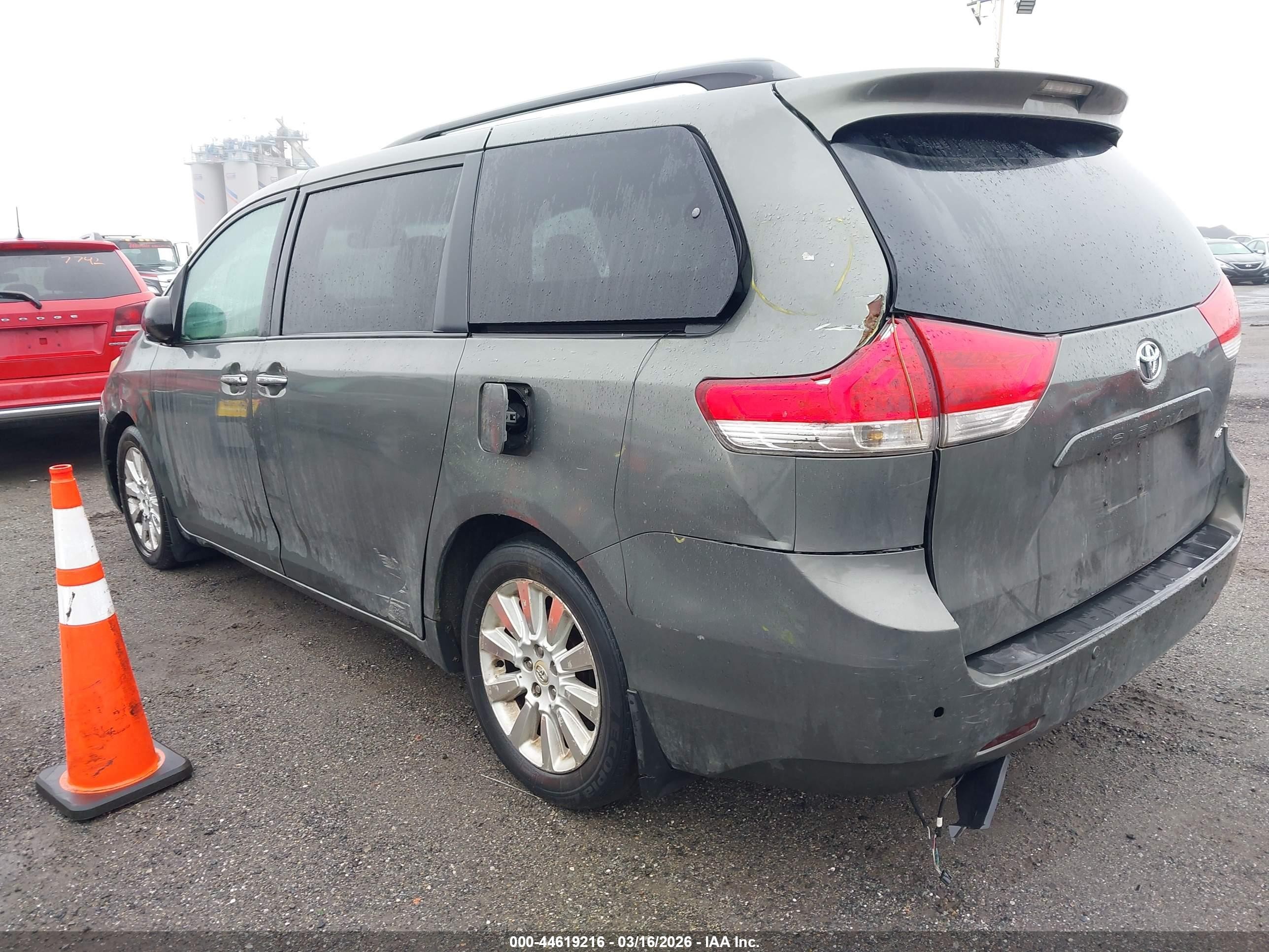2012 Toyota Sienna Xle 7 Passenger Green vin: 5TDDK3DC6CS048315
