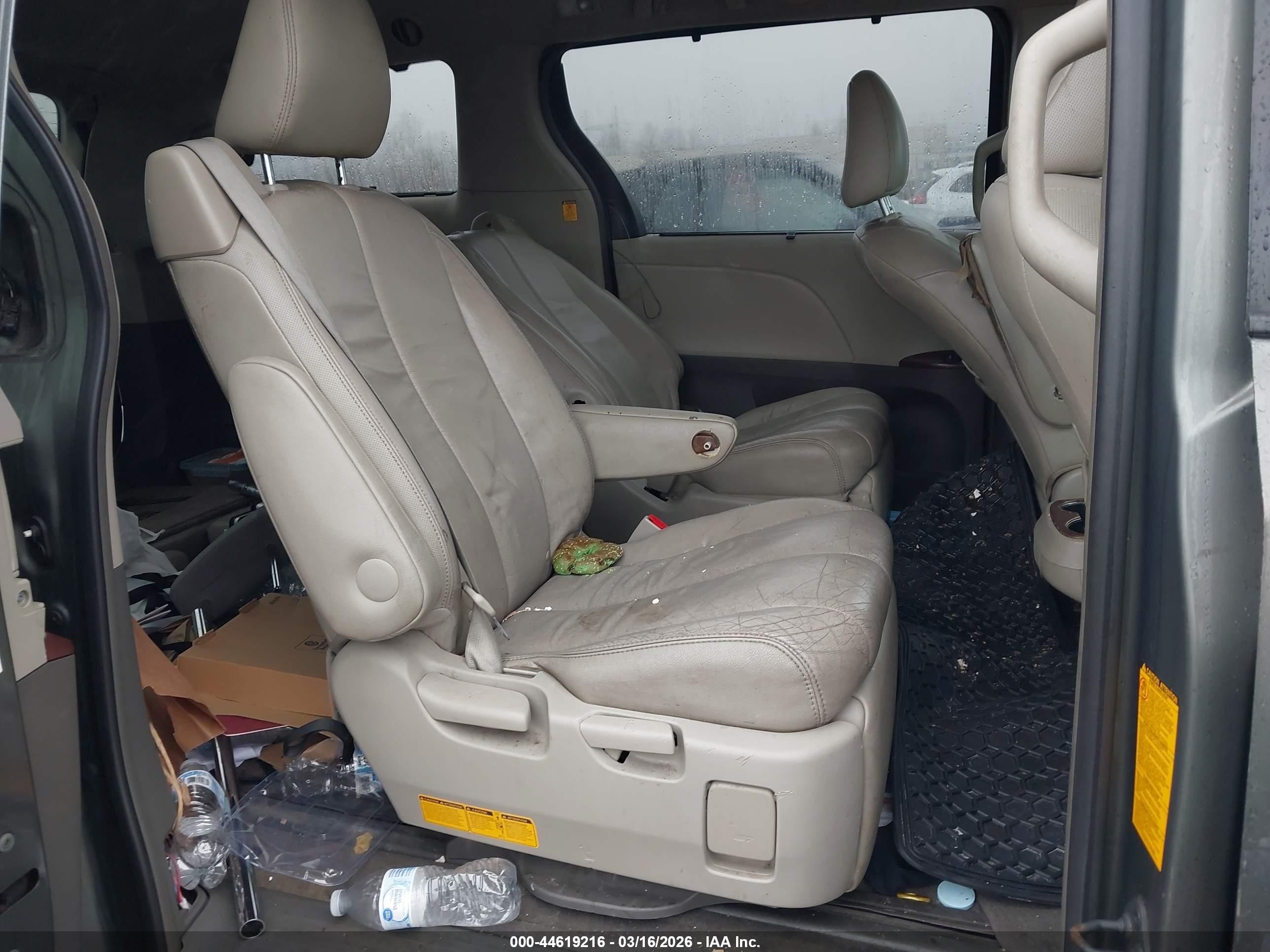 2012 Toyota Sienna Xle 7 Passenger Green vin: 5TDDK3DC6CS048315