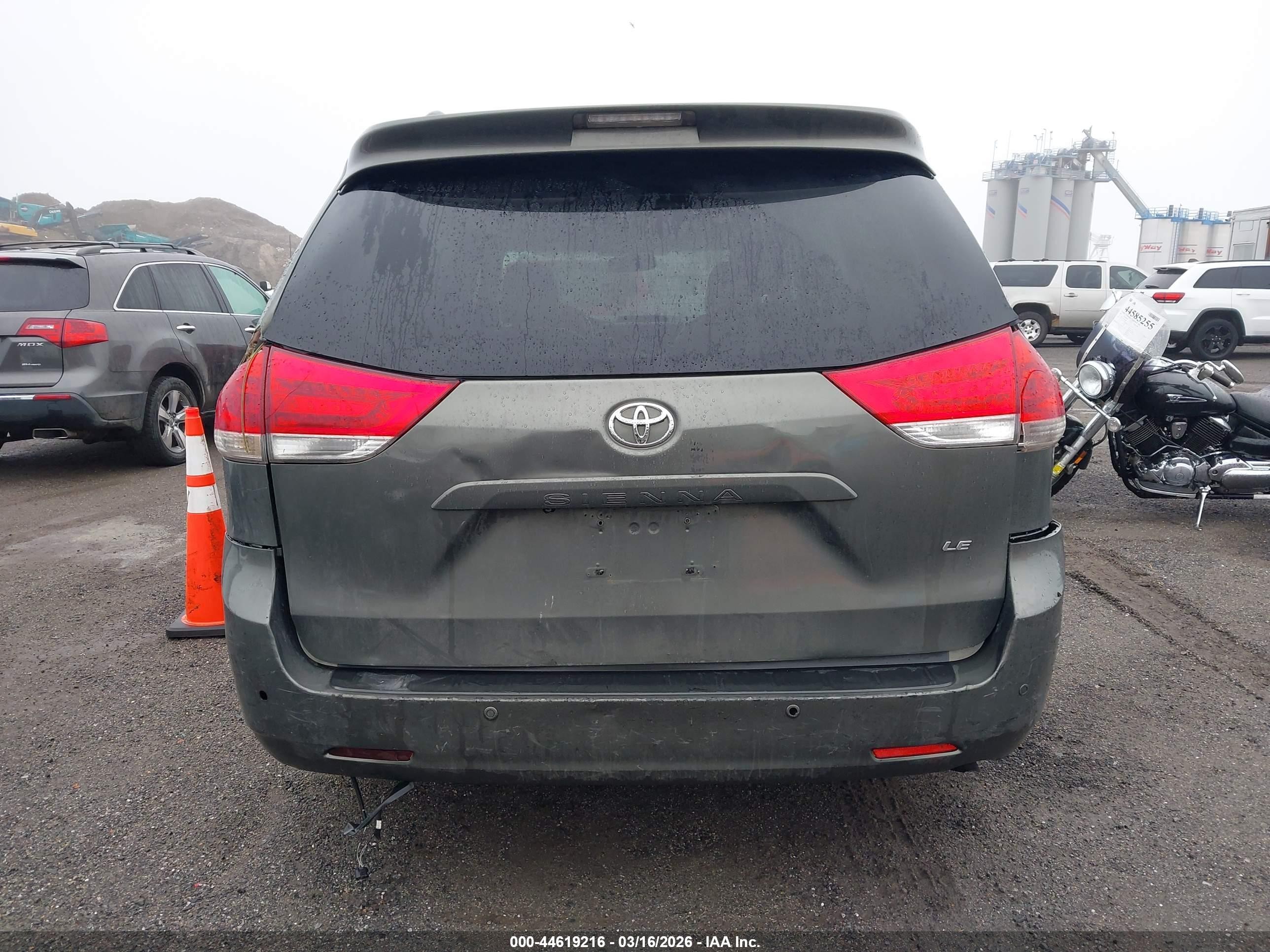 2012 Toyota Sienna Xle 7 Passenger Green vin: 5TDDK3DC6CS048315