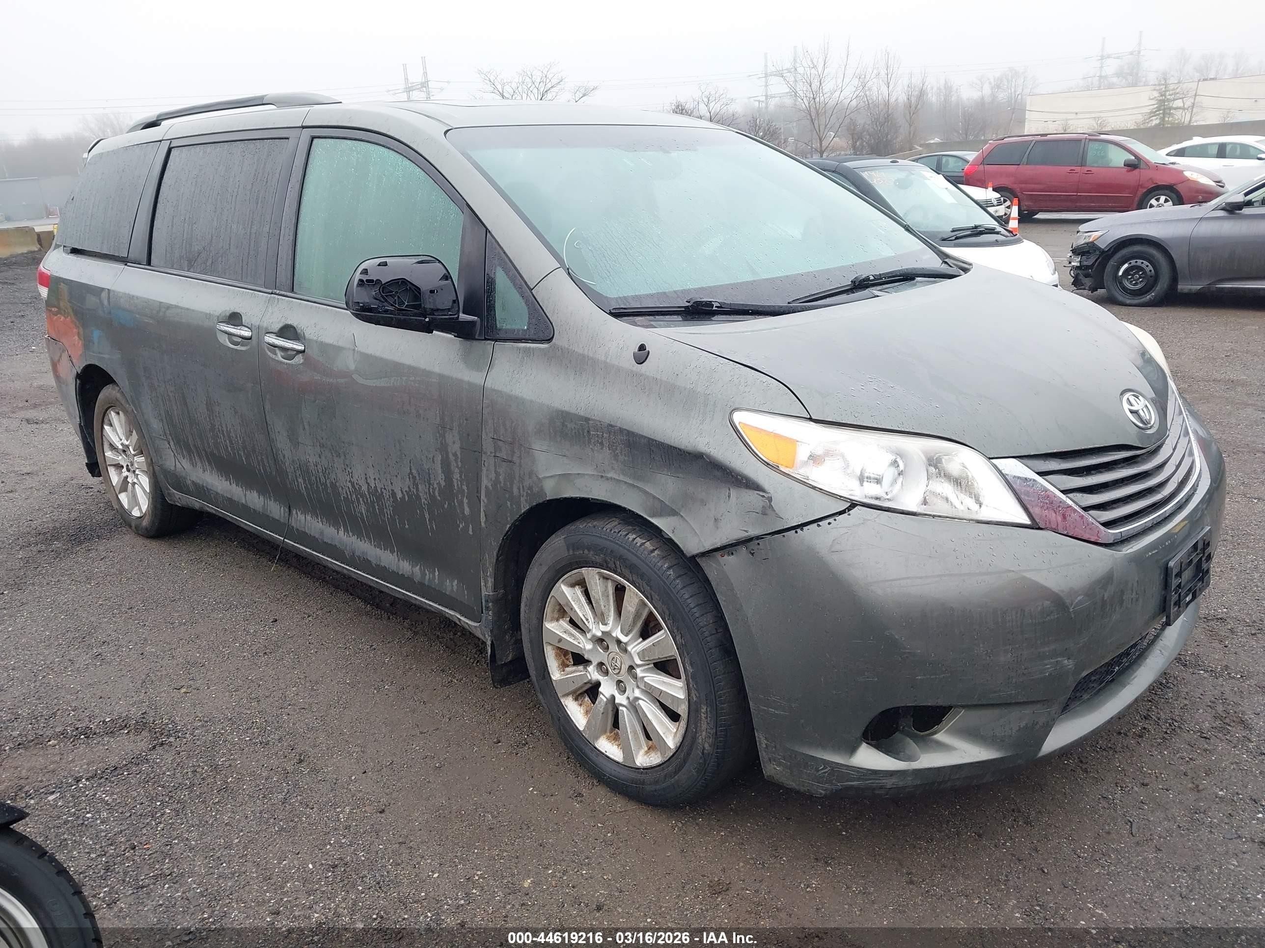 2012 Toyota Sienna Xle 7 Passenger Green vin: 5TDDK3DC6CS048315