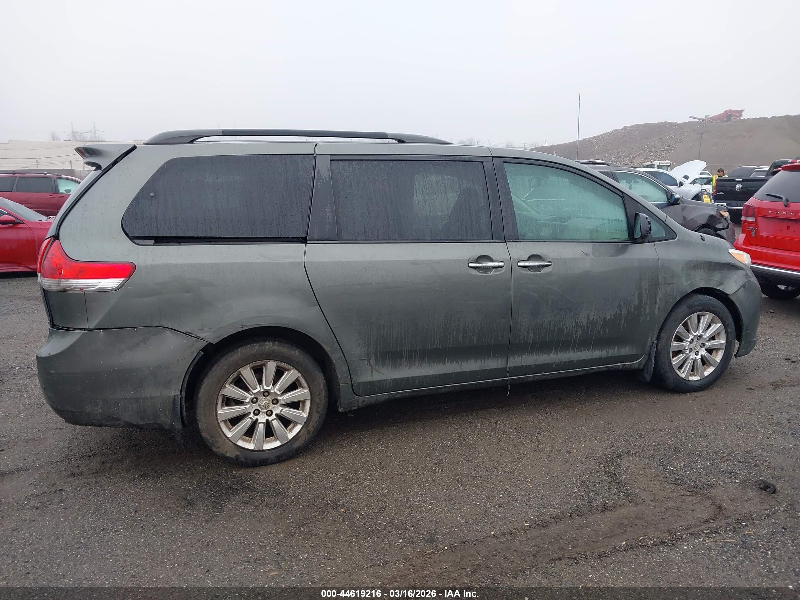 2012 Toyota Sienna Xle 7 Passenger Green vin: 5TDDK3DC6CS048315