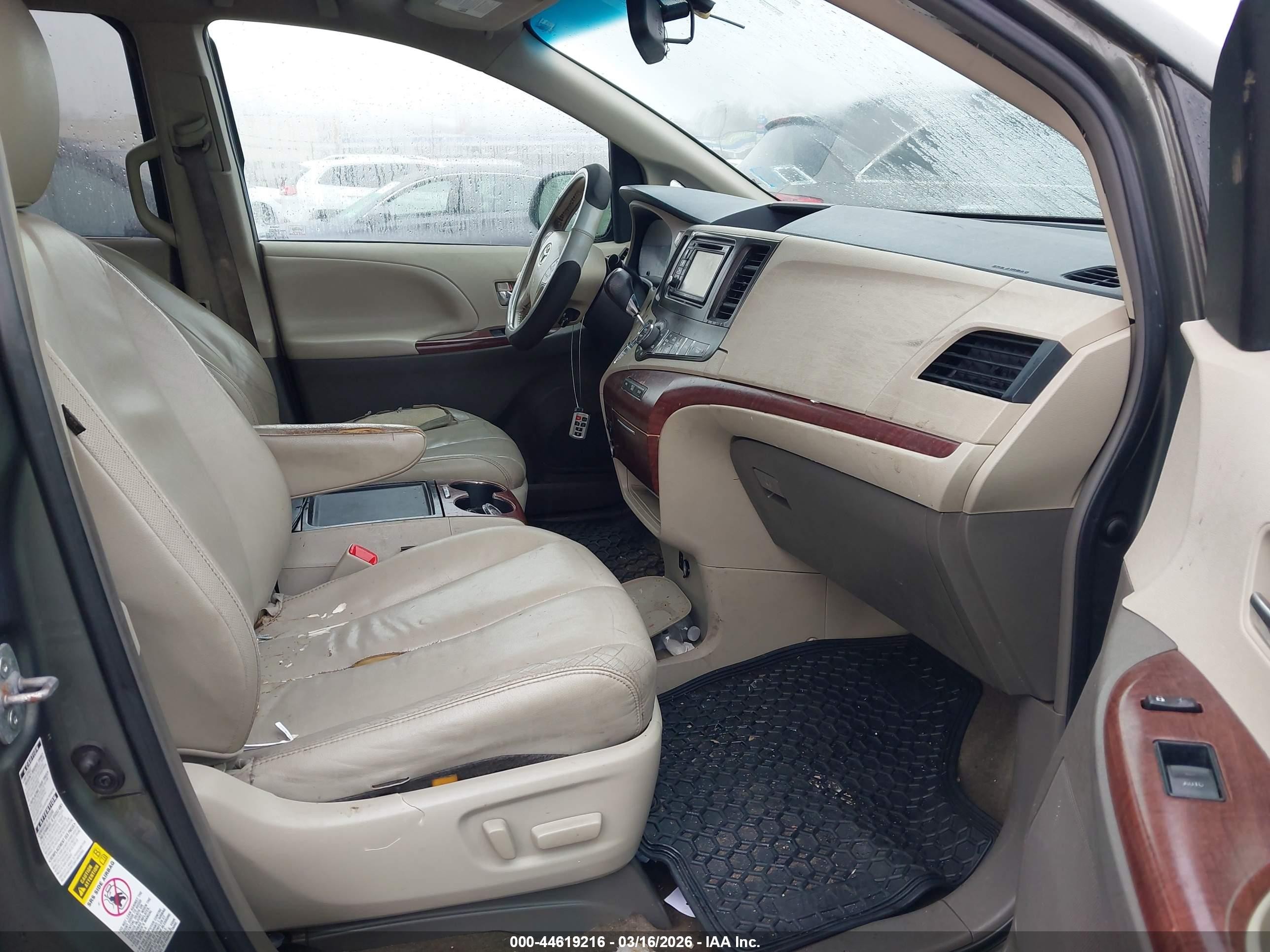 2012 Toyota Sienna Xle 7 Passenger Green vin: 5TDDK3DC6CS048315