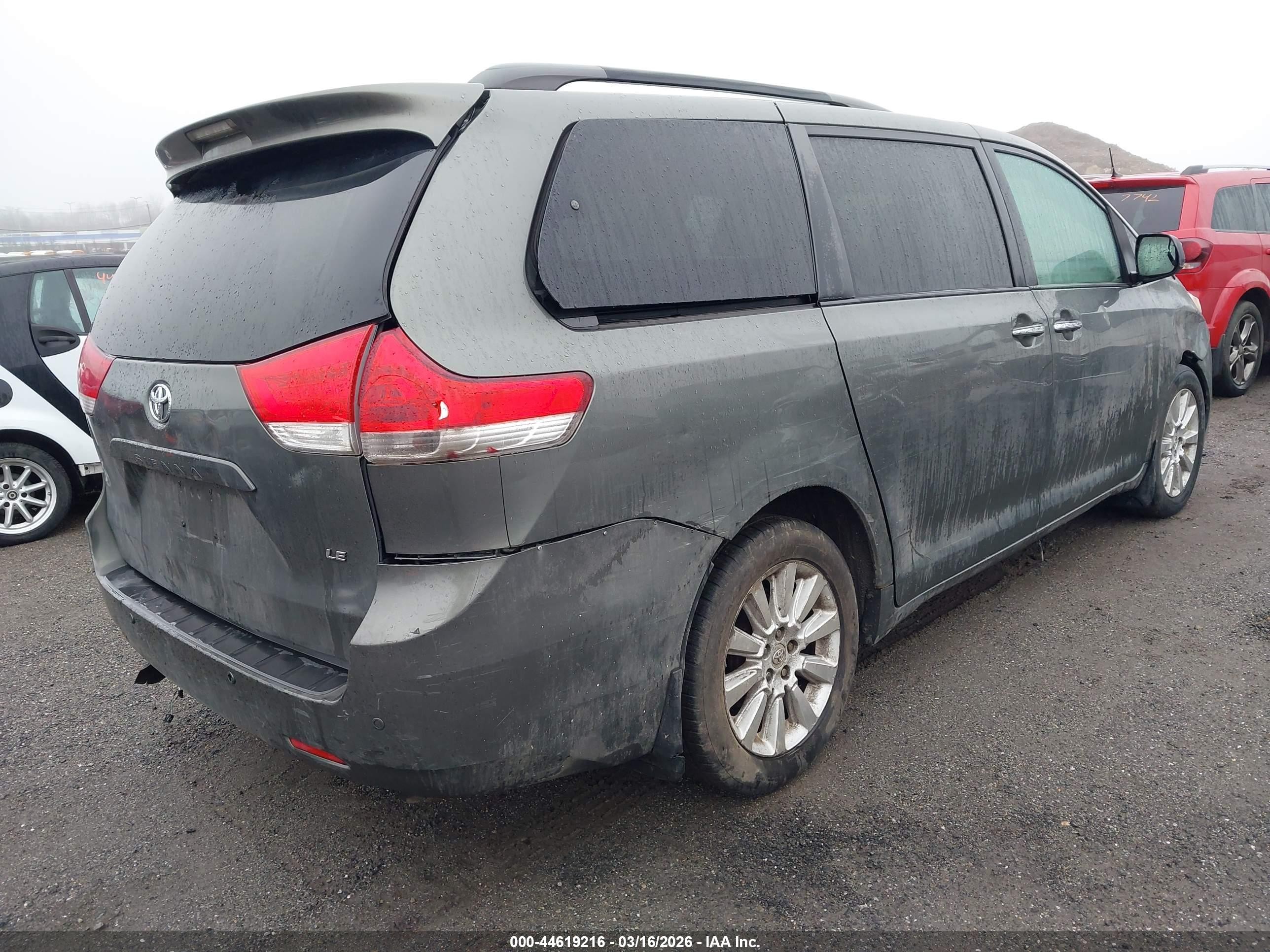 2012 Toyota Sienna Xle 7 Passenger Green vin: 5TDDK3DC6CS048315