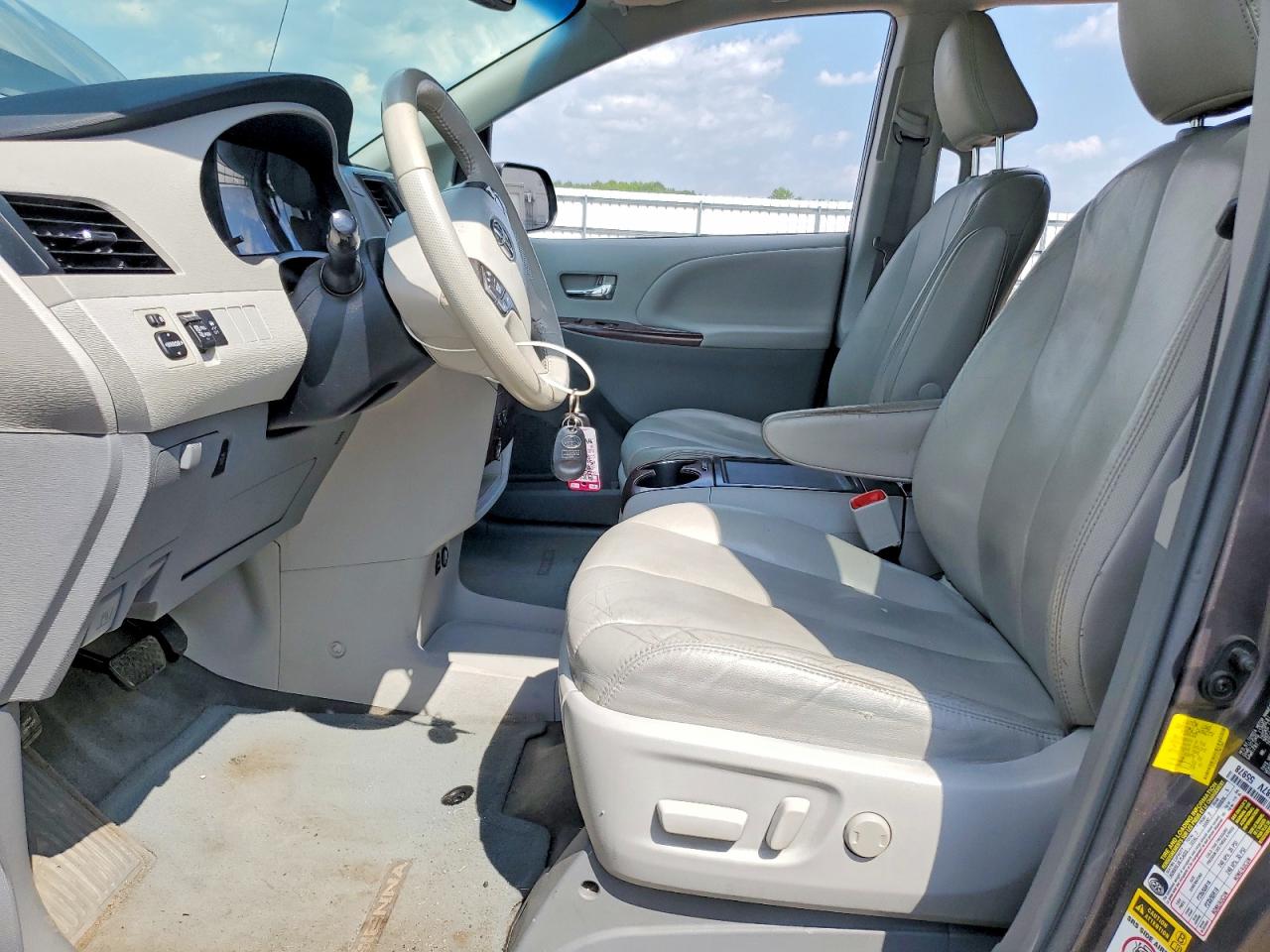 2013 Toyota Sienna Xle 7-passenger Gray vin: 5TDDK3DC6DS051801