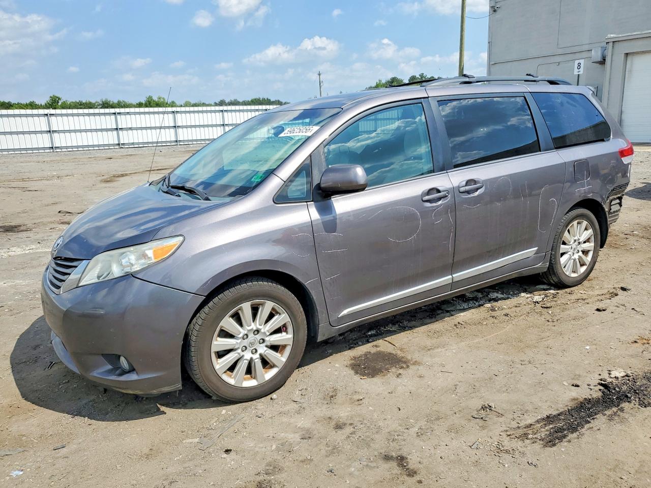 2013 Toyota Sienna Xle 7-passenger Серый vin: 5TDDK3DC6DS051801