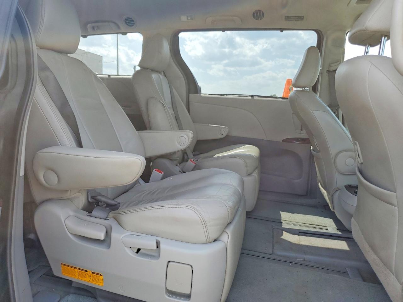 2013 Toyota Sienna Xle 7-passenger Gray vin: 5TDDK3DC6DS051801