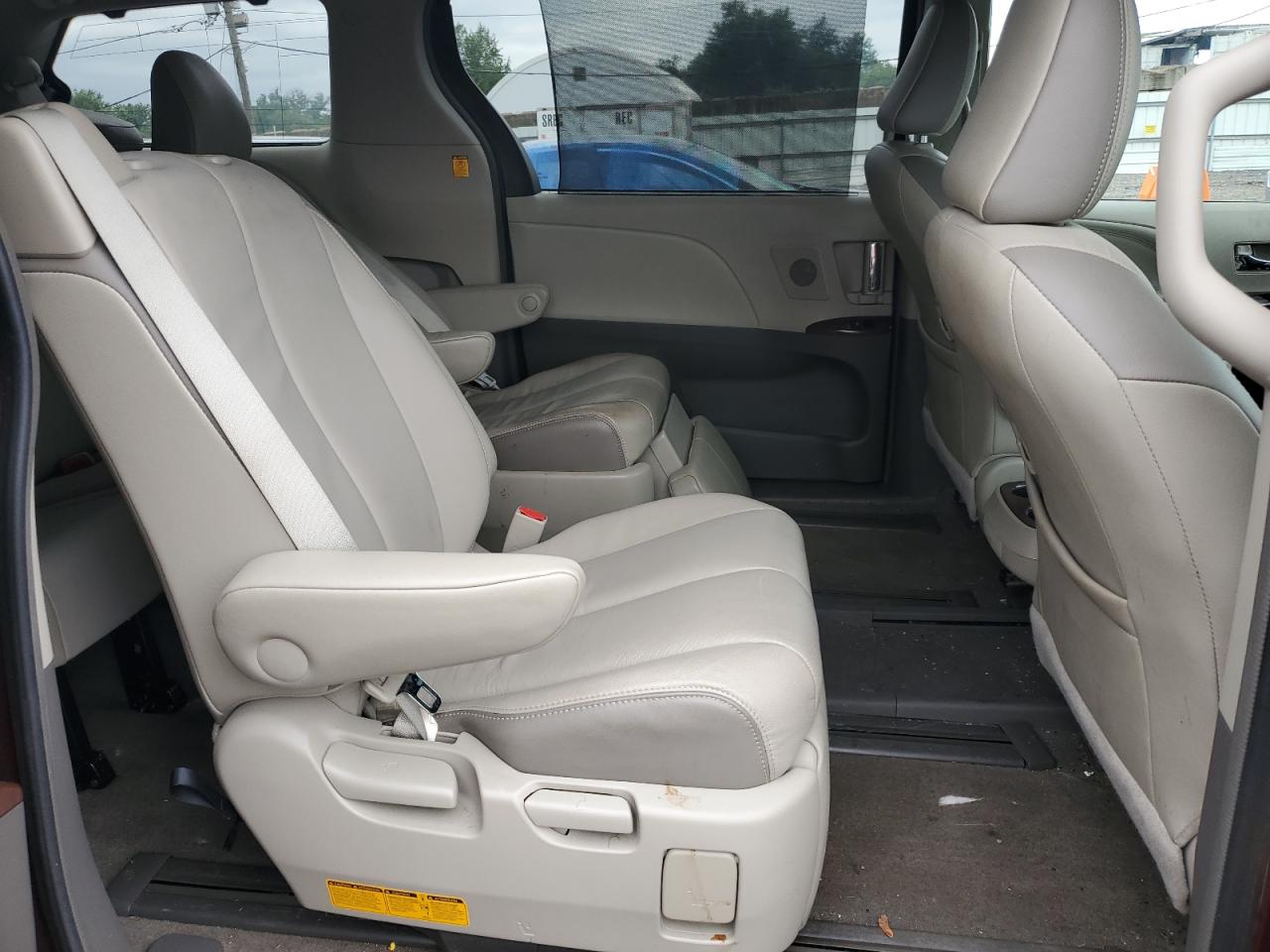 2013 Toyota Sienna Xle Burgundy vin: 5TDDK3DC6DS052169