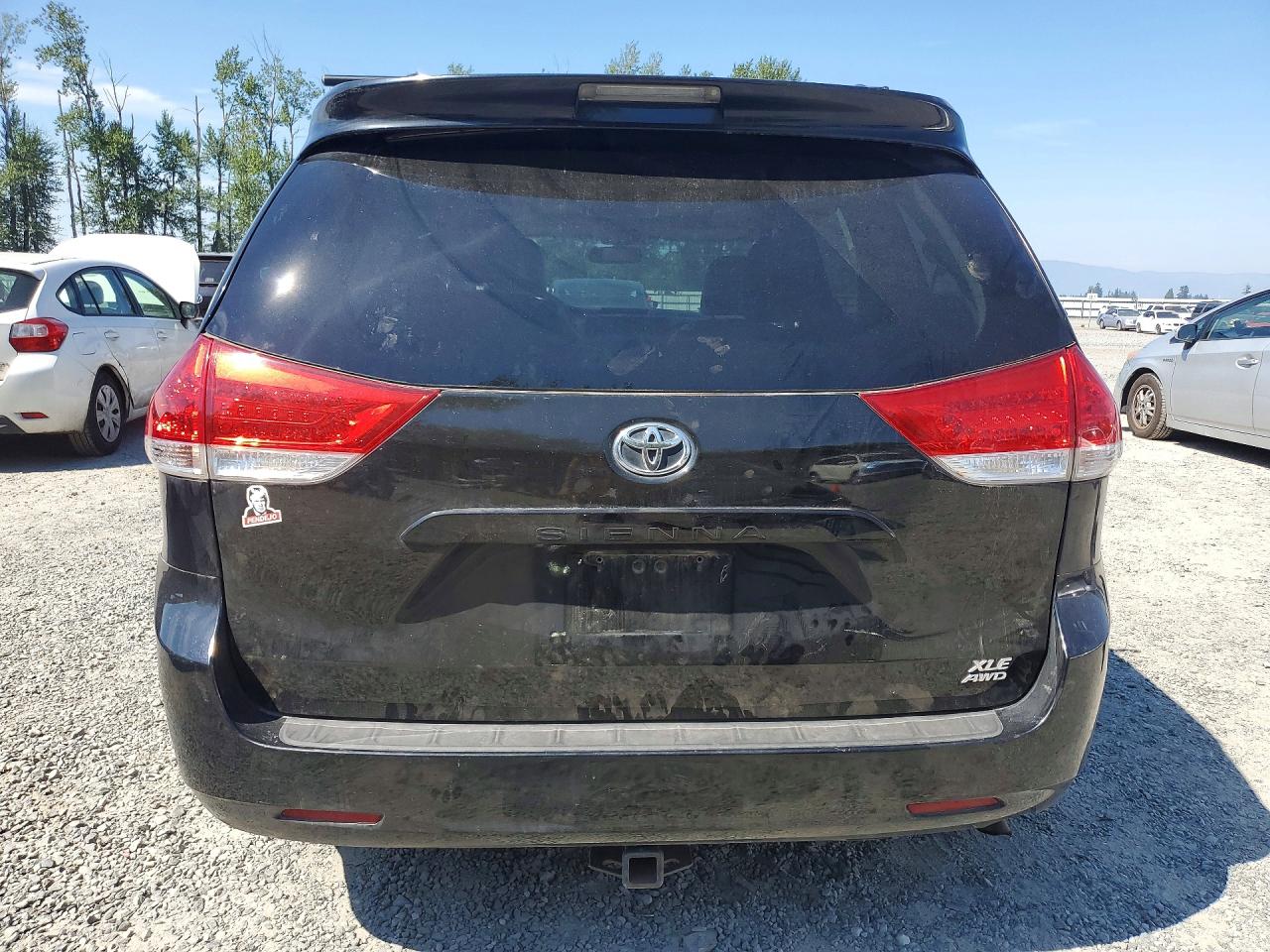 2013 Toyota Sienna Xle 7-passenger Черный vin: 5TDDK3DC6DS065536