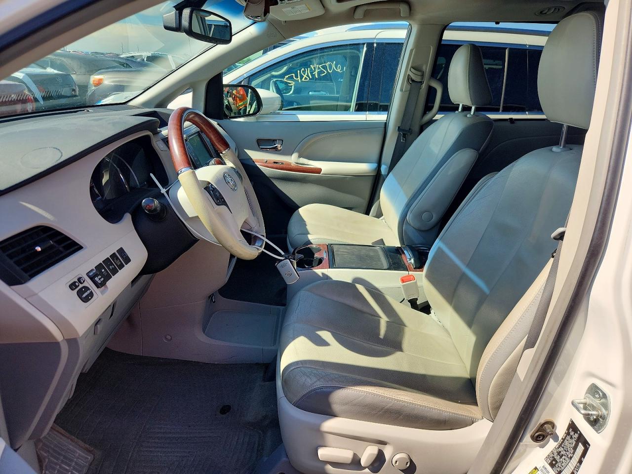 2013 Toyota Sienna Limited 7-passenger White vin: 5TDDK3DC6DS066847