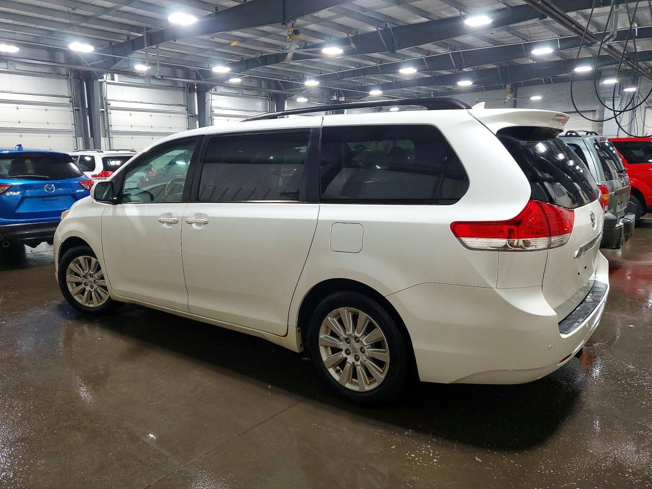 2013 Toyota Sienna Limited 7-passenger White vin: 5TDDK3DC6DS066847
