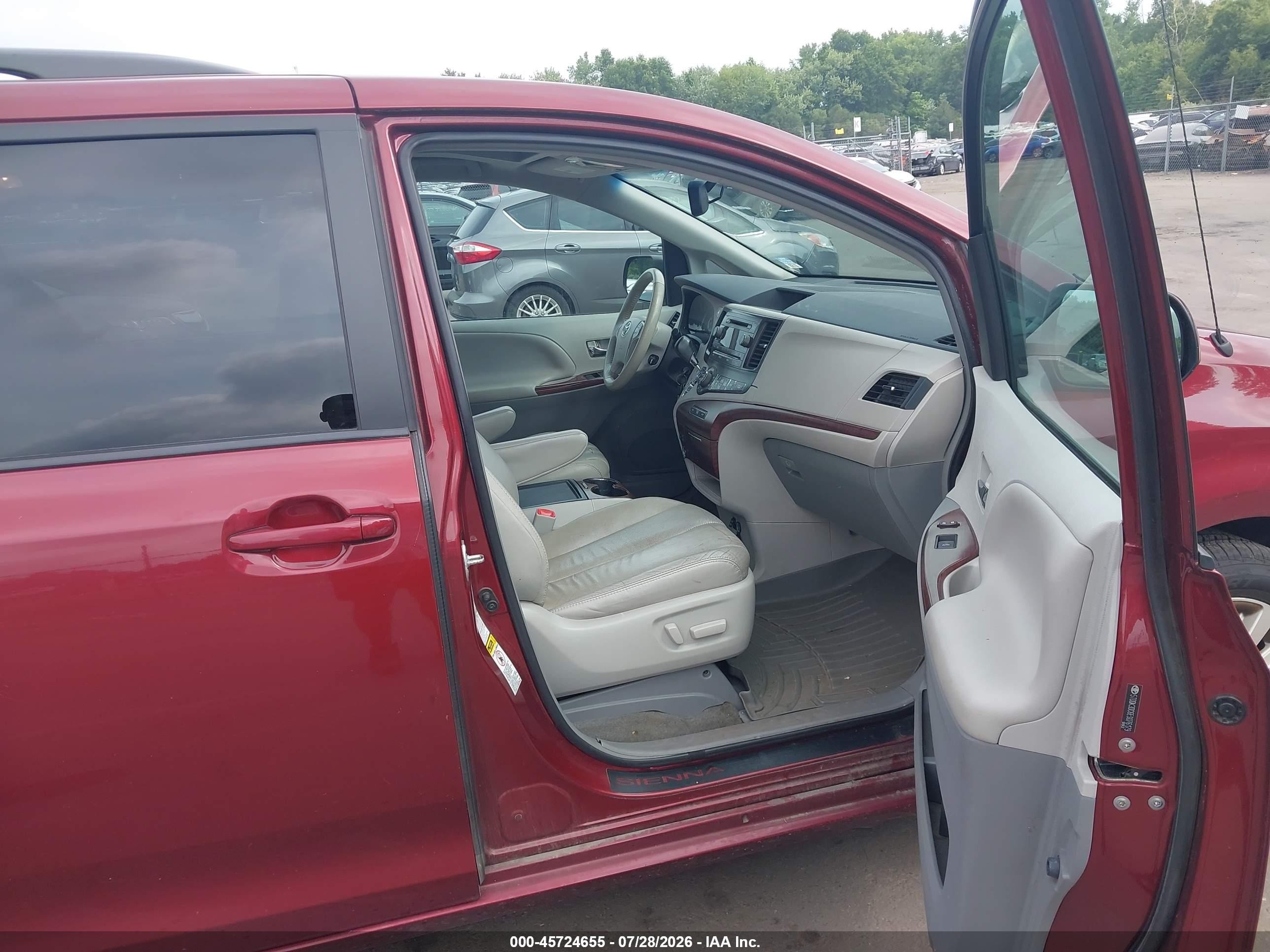 2014 Toyota Sienna Xle 7 Passenger Красный vin: 5TDDK3DC6ES076179