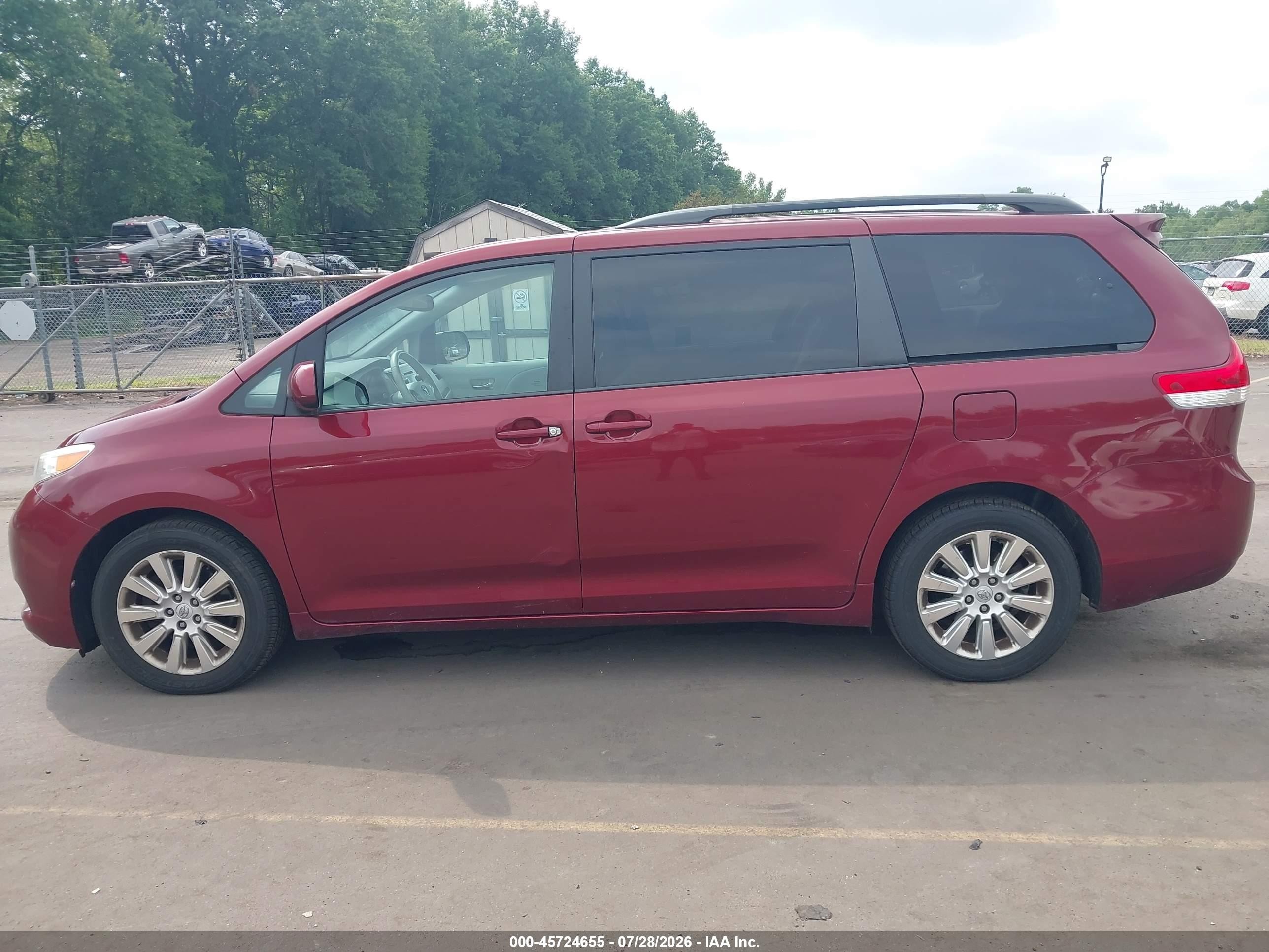 2014 Toyota Sienna Xle 7 Passenger Красный vin: 5TDDK3DC6ES076179