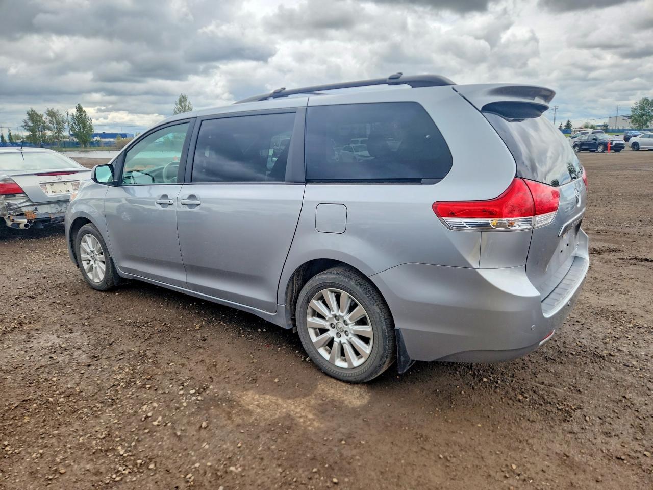 2014 Toyota Sienna Xle 7-passenger Серебряный vin: 5TDDK3DC6ES082290