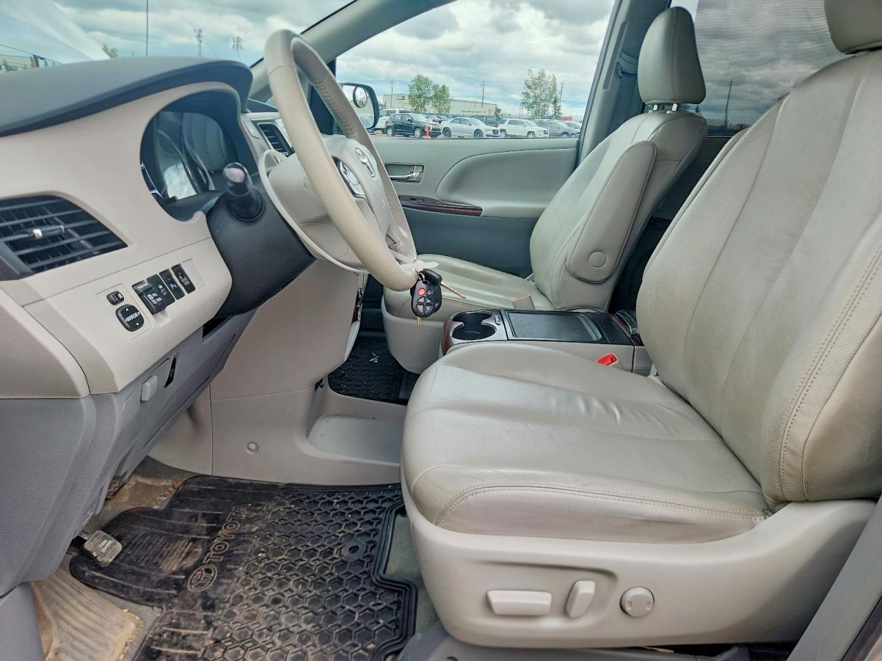 2014 Toyota Sienna Xle 7-passenger Серебряный vin: 5TDDK3DC6ES082290