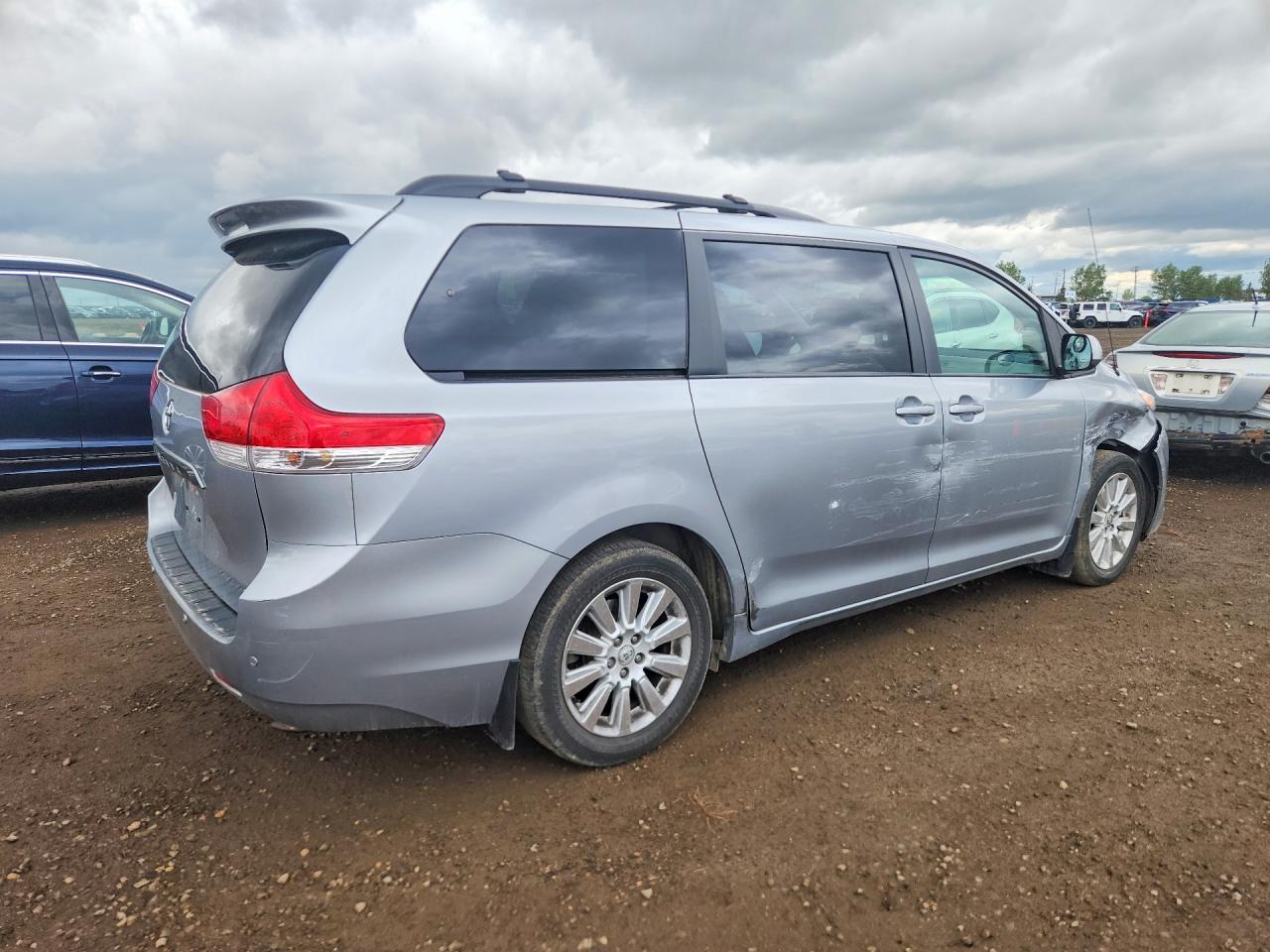 2014 Toyota Sienna Xle 7-passenger Серебряный vin: 5TDDK3DC6ES082290