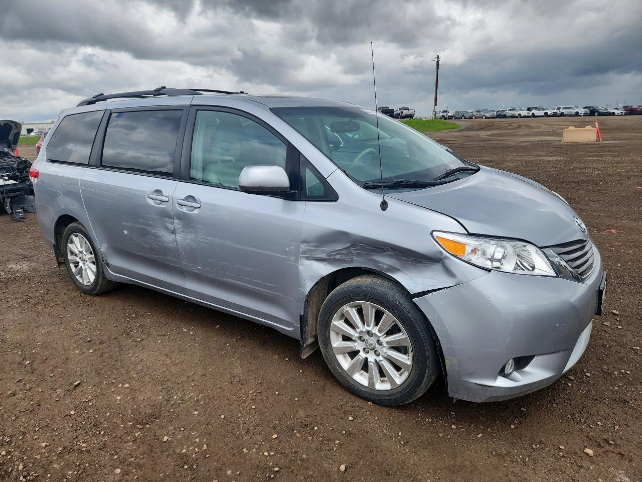2014 Toyota Sienna Xle 7-passenger Серебряный vin: 5TDDK3DC6ES082290