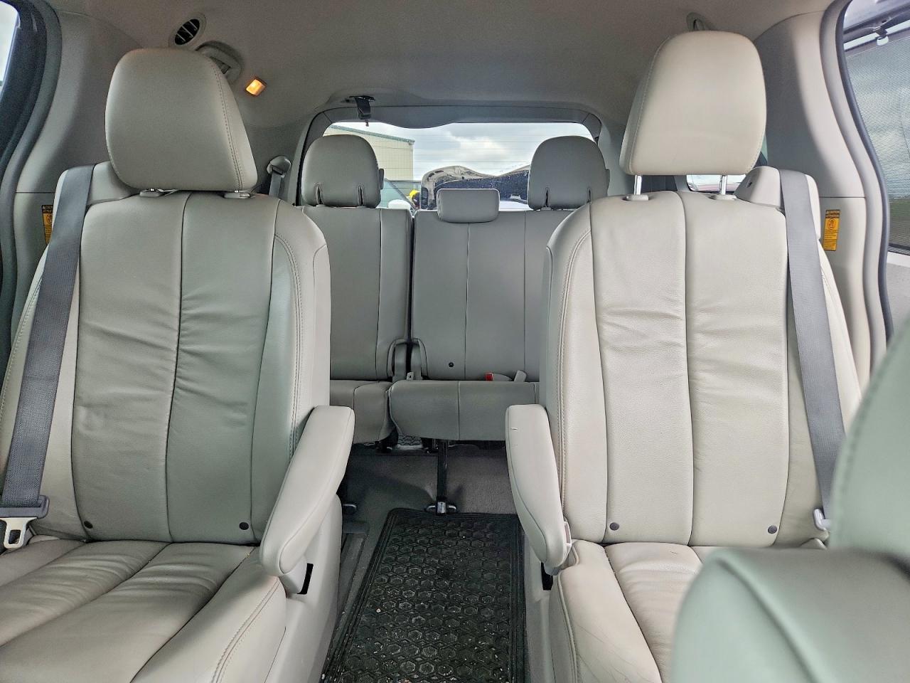 2014 Toyota Sienna Xle 7-passenger Серебряный vin: 5TDDK3DC6ES082290