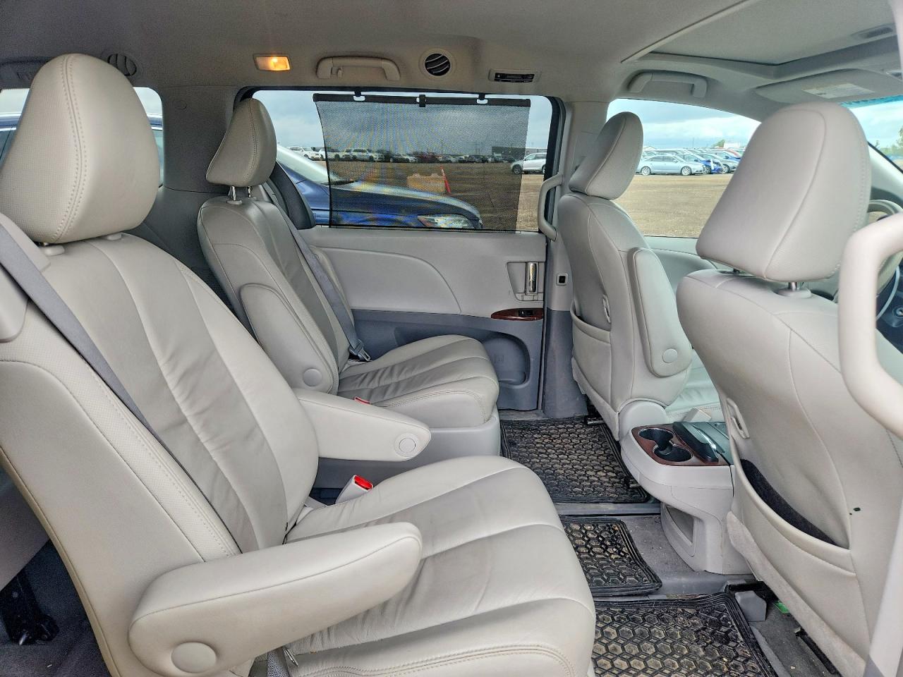 2014 Toyota Sienna Xle 7-passenger Серебряный vin: 5TDDK3DC6ES082290