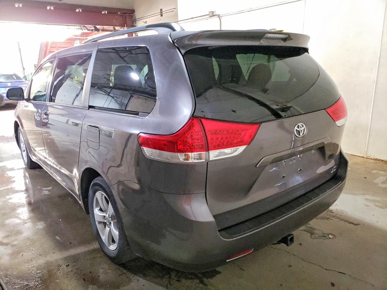 2014 Toyota Sienna Xle 7-passenger Gray vin: 5TDDK3DC6ES092270