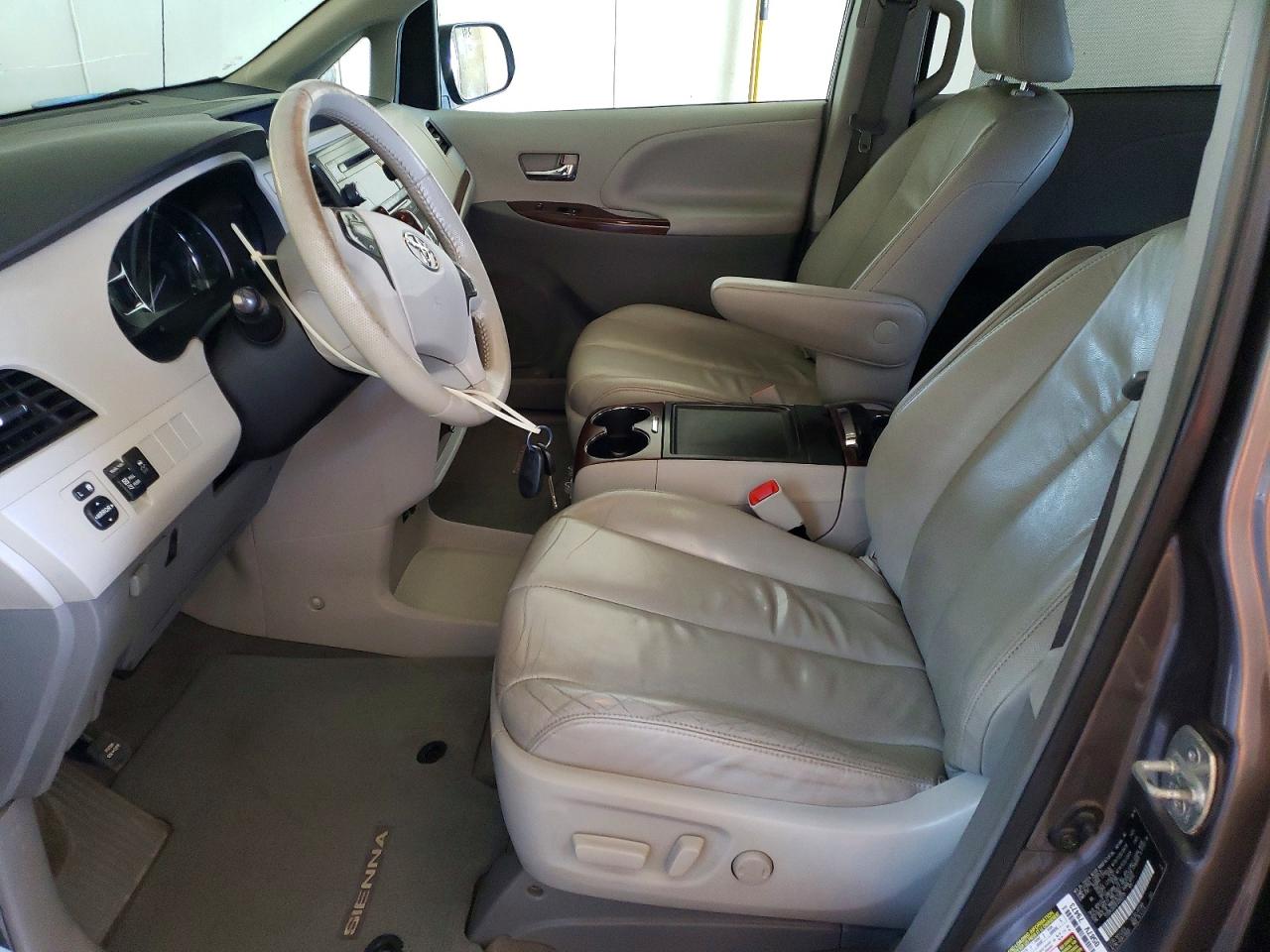2014 Toyota Sienna Xle 7-passenger Gray vin: 5TDDK3DC6ES092270