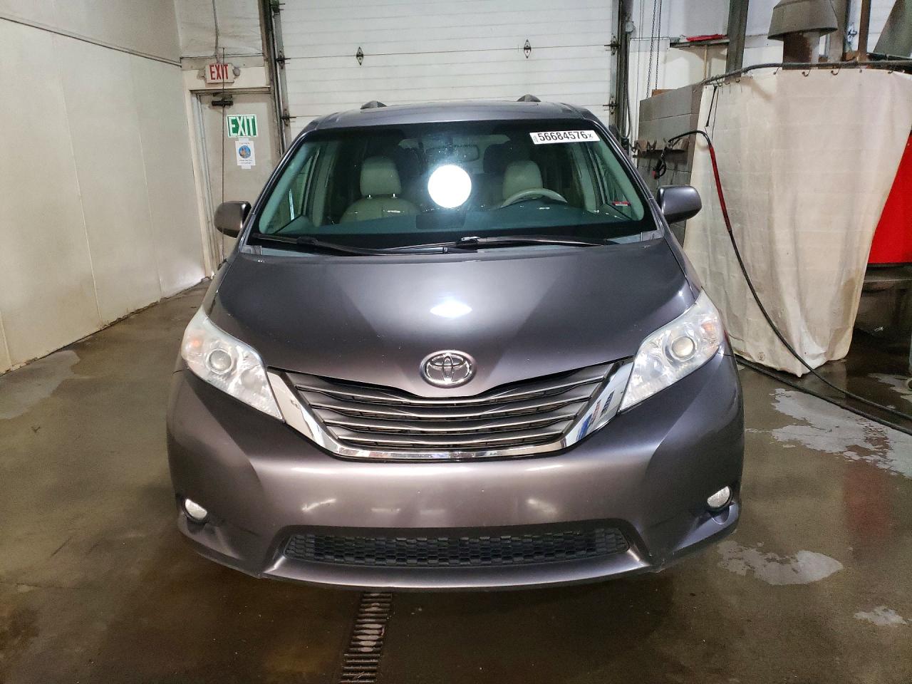 2014 Toyota Sienna Xle 7-passenger Gray vin: 5TDDK3DC6ES092270
