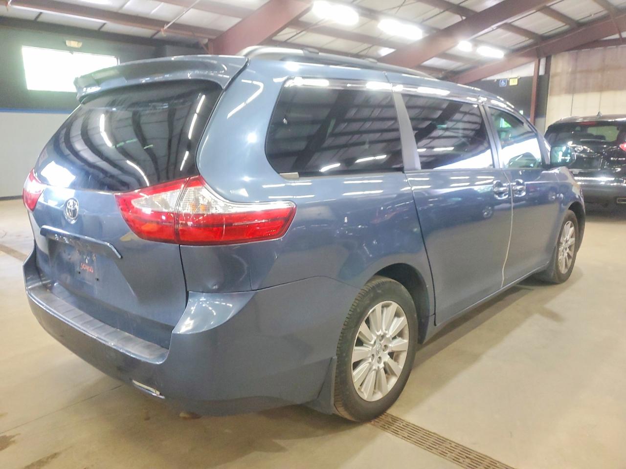 2015 Toyota Sienna Xle 7-passenger Blue vin: 5TDDK3DC6FS110817