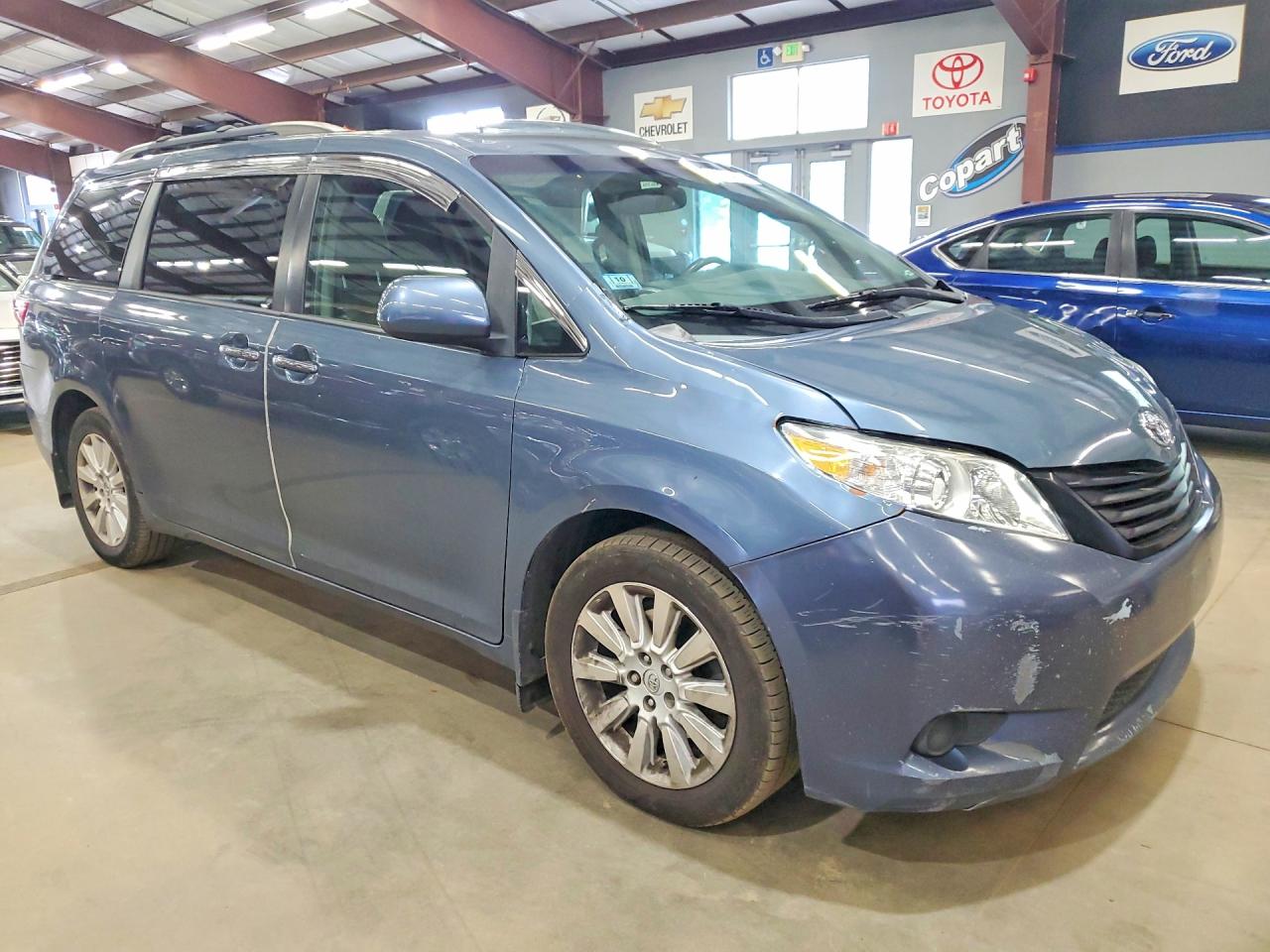 2015 Toyota Sienna Xle 7-passenger Blue vin: 5TDDK3DC6FS110817