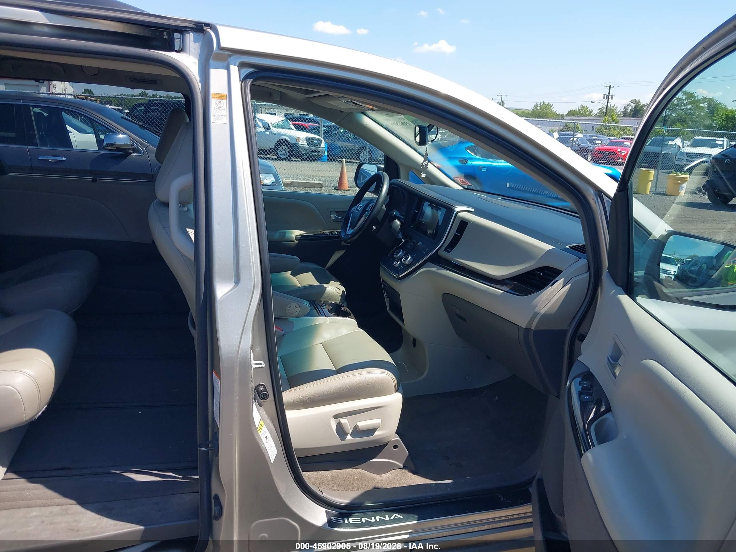 2015 Toyota Sienna Xle 7 Passenger Beige vin: 5TDDK3DC6FS125463