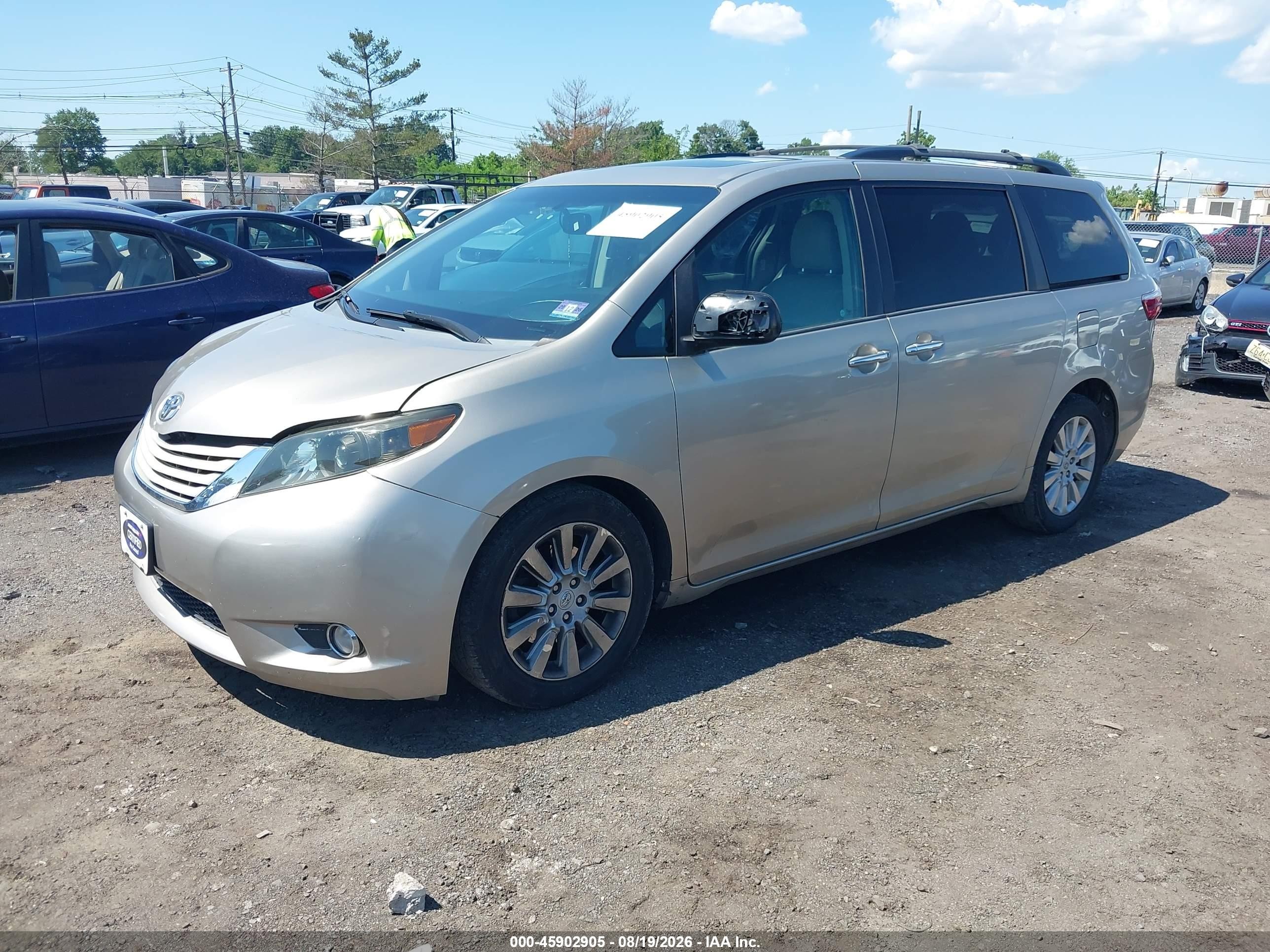 2015 Toyota Sienna Xle 7 Passenger Beige vin: 5TDDK3DC6FS125463
