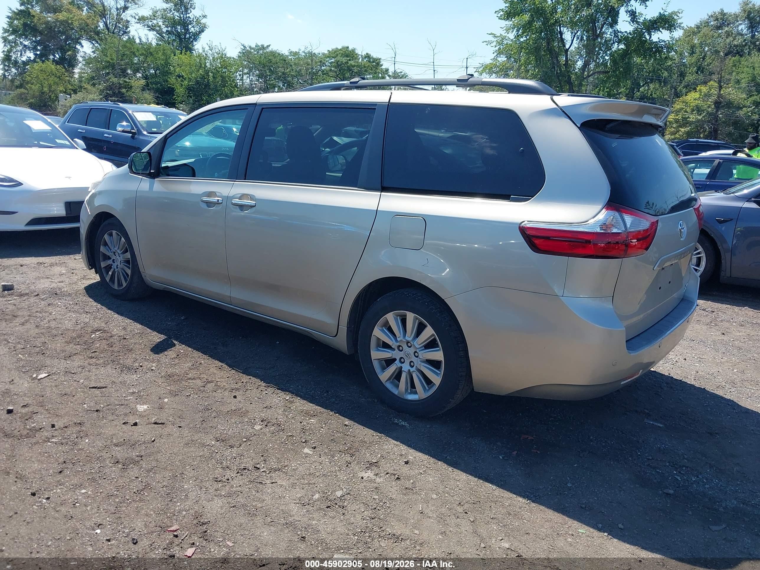 2015 Toyota Sienna Xle 7 Passenger Beige vin: 5TDDK3DC6FS125463