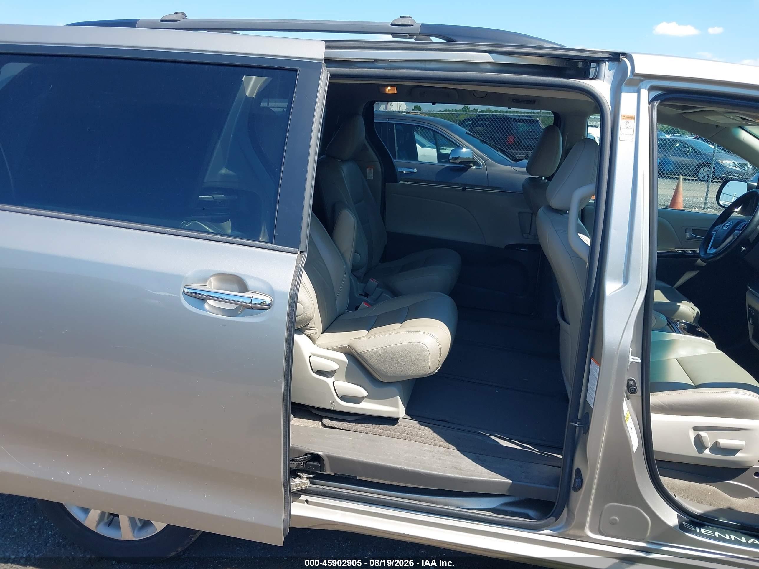 2015 Toyota Sienna Xle 7 Passenger Beige vin: 5TDDK3DC6FS125463