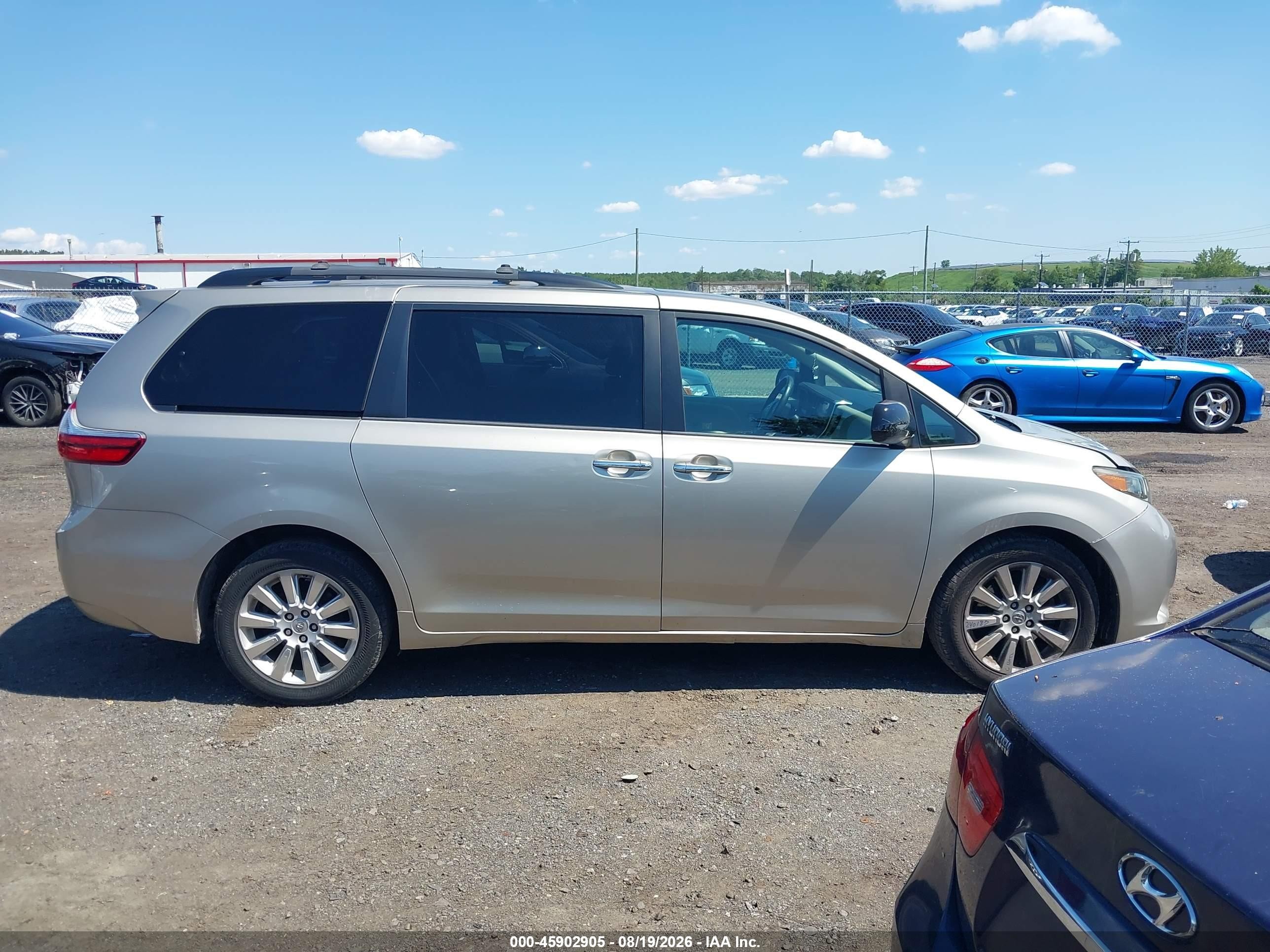 2015 Toyota Sienna Xle 7 Passenger Beige vin: 5TDDK3DC6FS125463