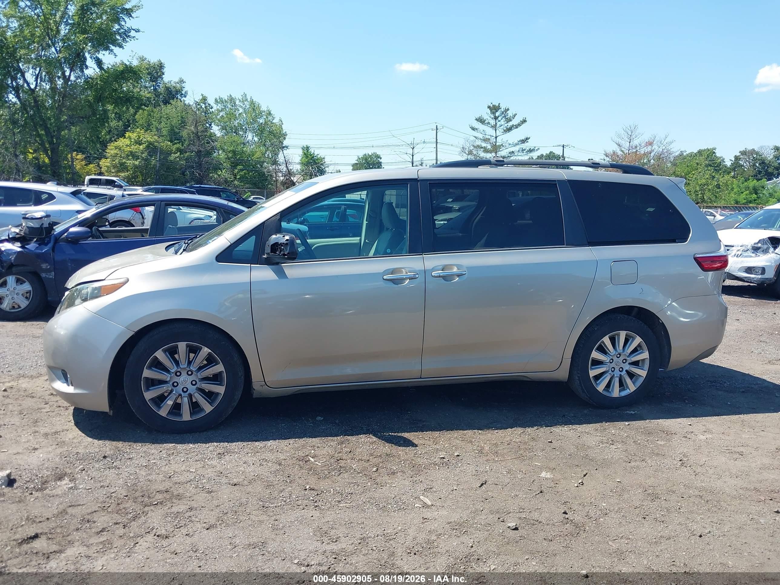 2015 Toyota Sienna Xle 7 Passenger Beige vin: 5TDDK3DC6FS125463