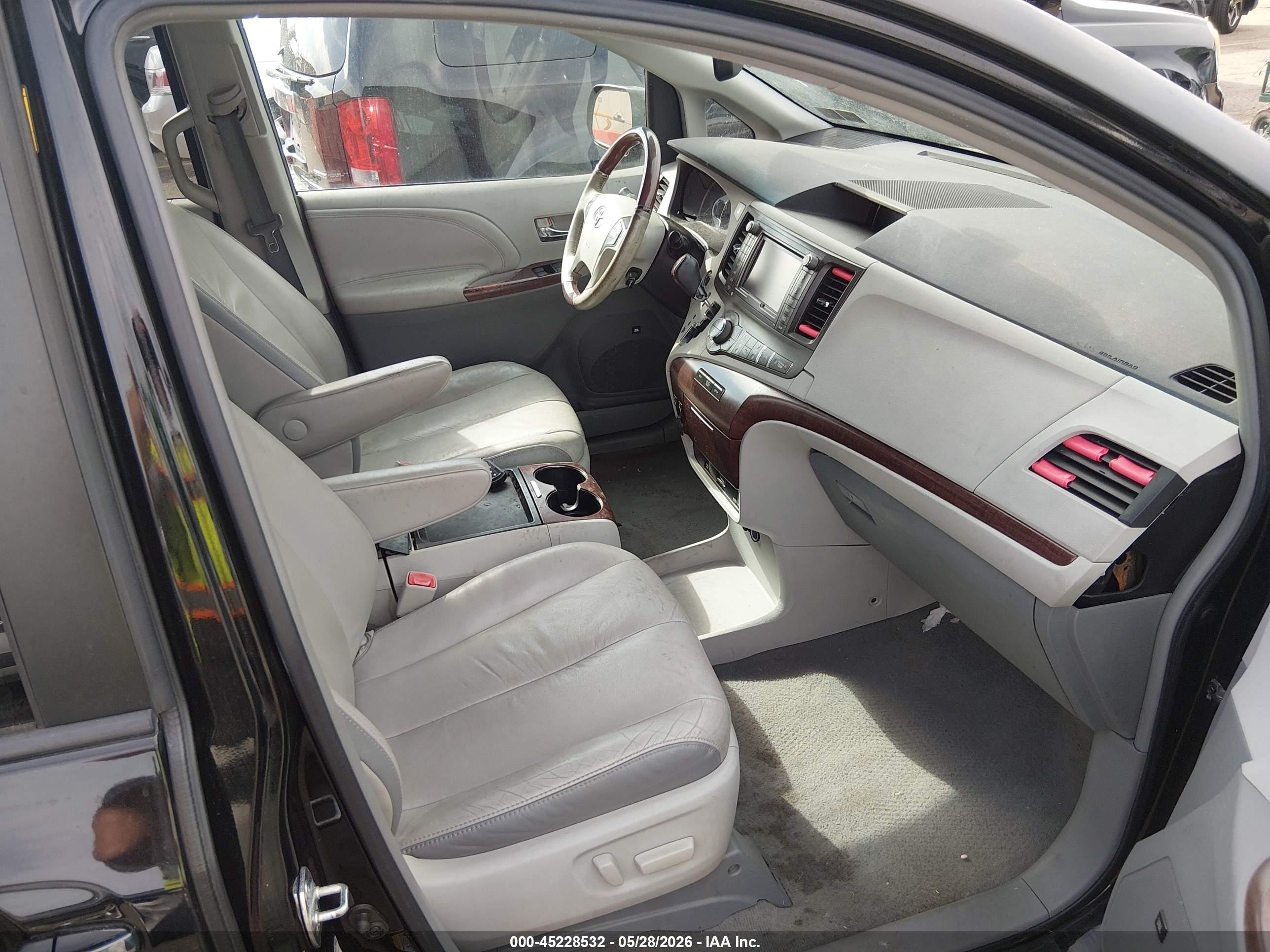 2011 Toyota Sienna Limited Black vin: 5TDDK3DC7BS002894