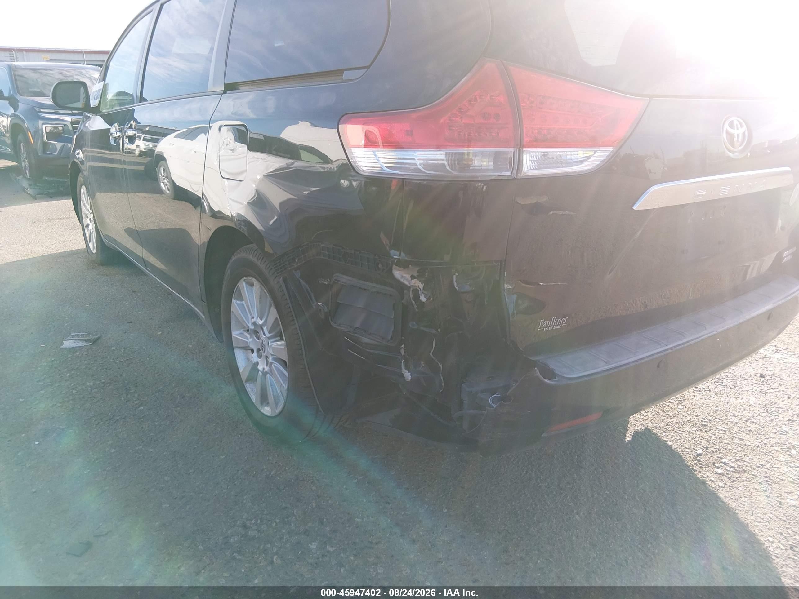 2011 Toyota Sienna Limited Black vin: 5TDDK3DC7BS002894