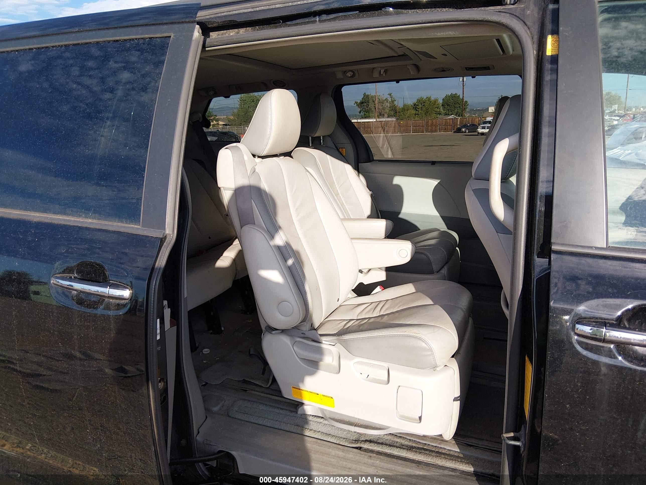 2011 Toyota Sienna Limited Black vin: 5TDDK3DC7BS002894