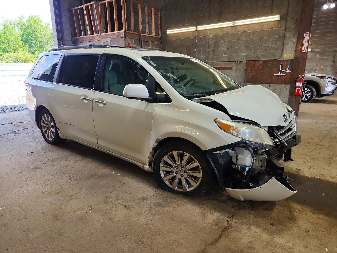 2011 Toyota Sienna Limited Awd White vin: 5TDDK3DC7BS011837