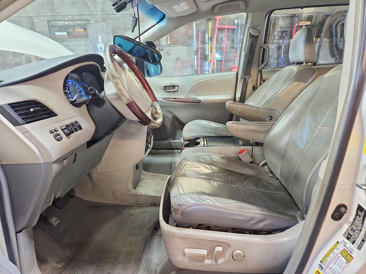2011 Toyota Sienna Limited Awd White vin: 5TDDK3DC7BS011837