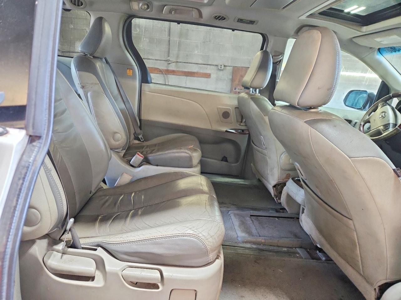 2011 Toyota Sienna Limited Awd White vin: 5TDDK3DC7BS011837