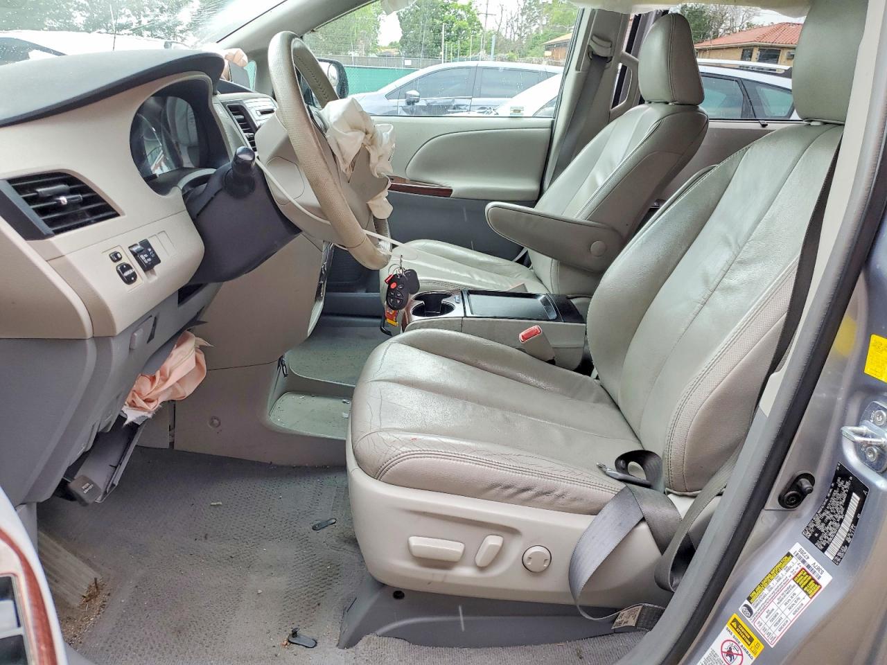 2011 Toyota Sienna Xle 7-passenger Silver vin: 5TDDK3DC7BS012907
