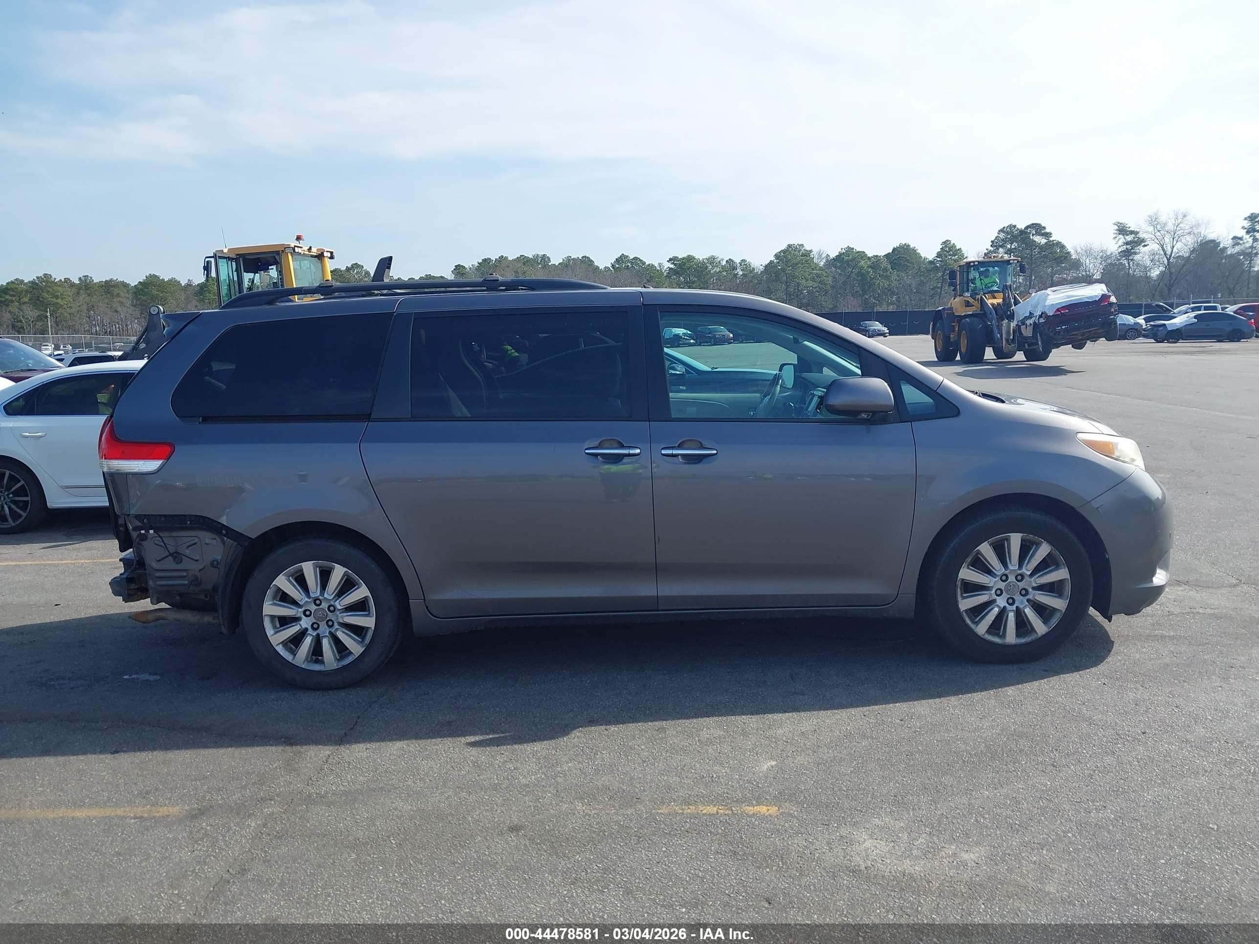 2011 Toyota Sienna Limited Pewter vin: 5TDDK3DC7BS019405