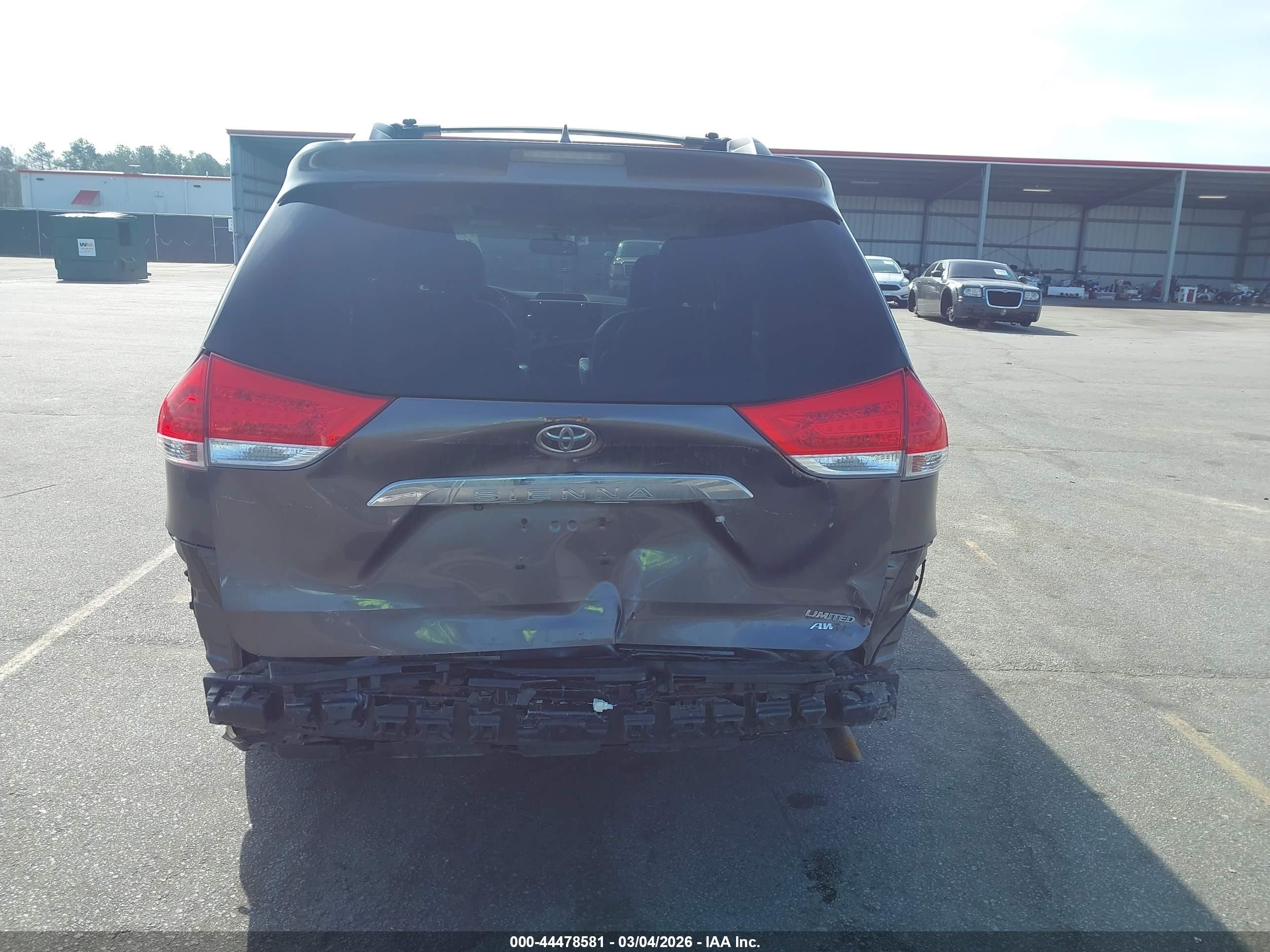 2011 Toyota Sienna Limited Pewter vin: 5TDDK3DC7BS019405