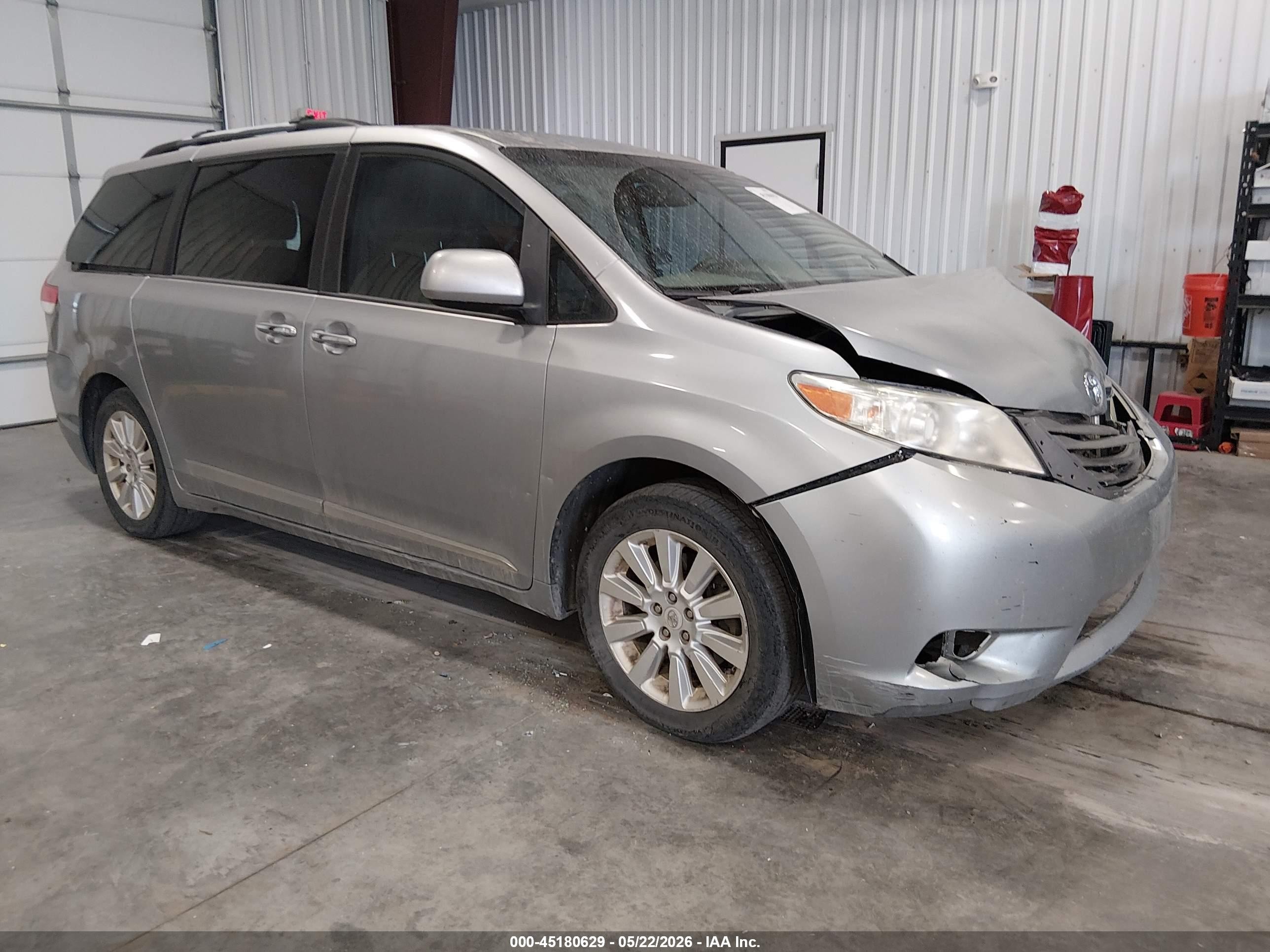 2011 Toyota Sienna Xle Silver vin: 5TDDK3DC7BS024409