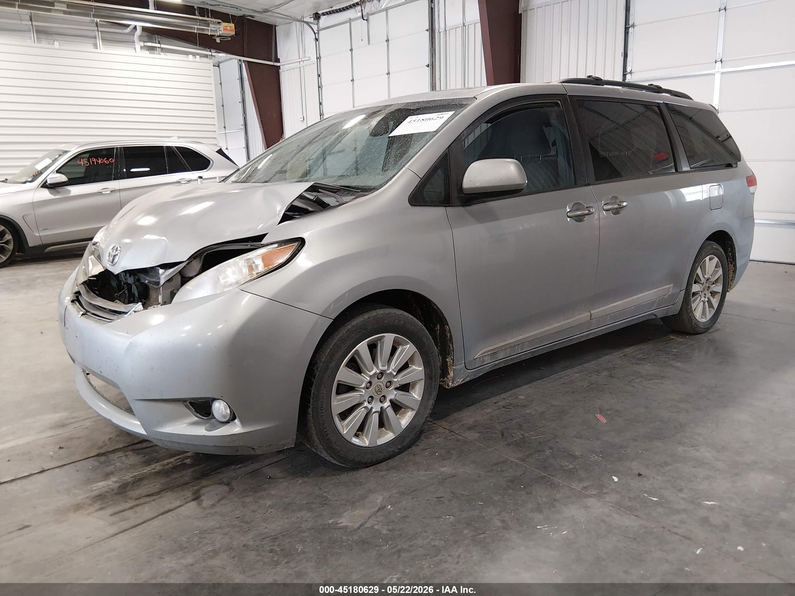 2011 Toyota Sienna Xle Silver vin: 5TDDK3DC7BS024409