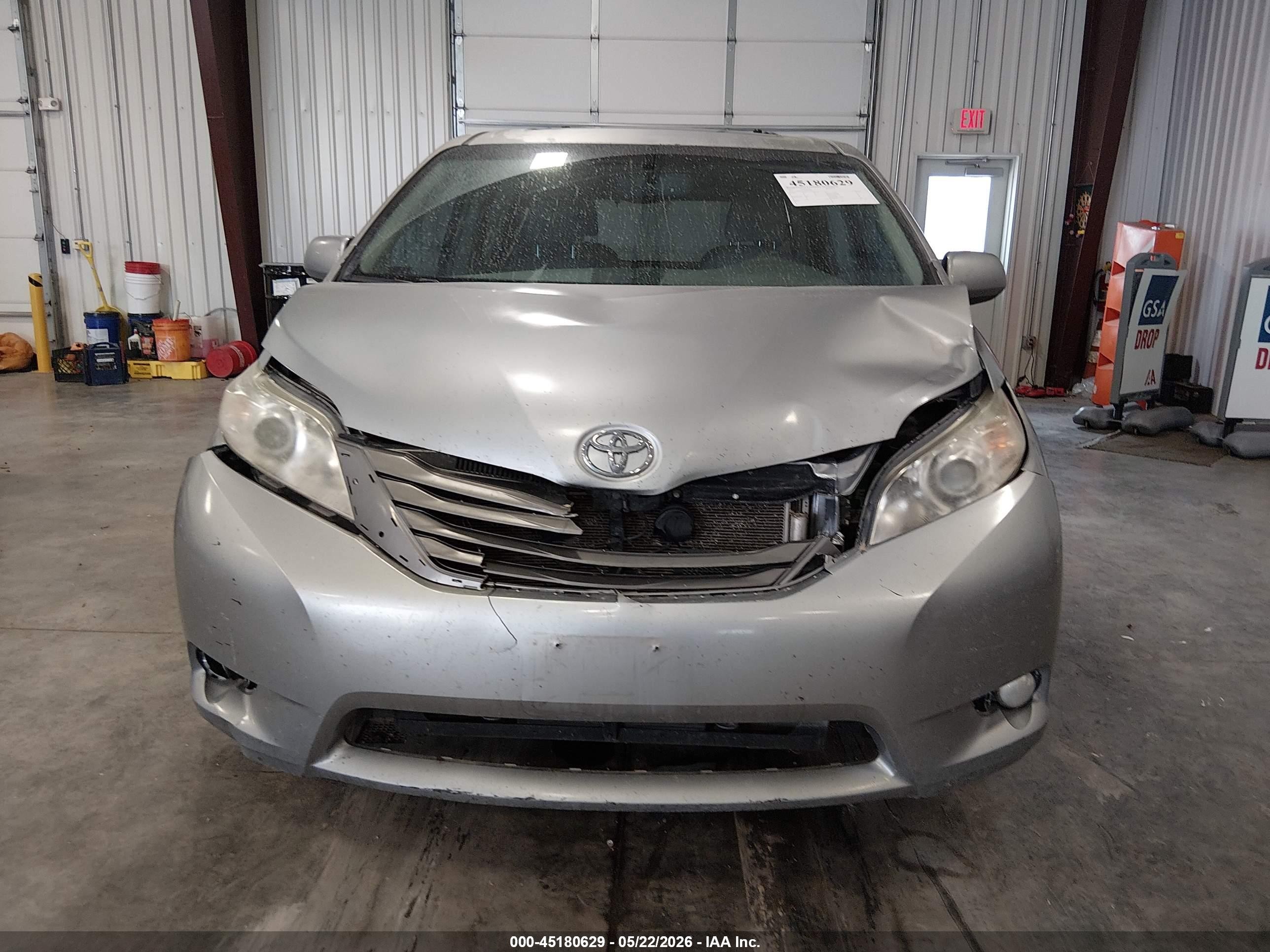 2011 Toyota Sienna Xle Silver vin: 5TDDK3DC7BS024409