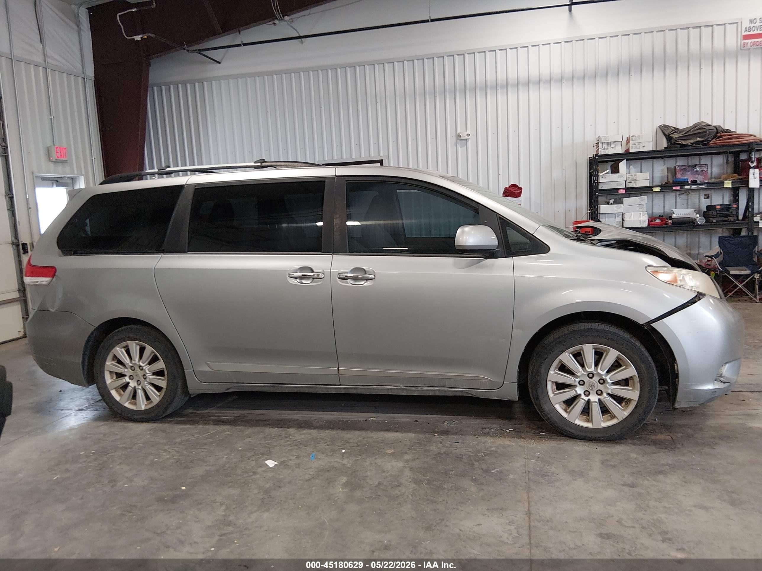 2011 Toyota Sienna Xle Silver vin: 5TDDK3DC7BS024409