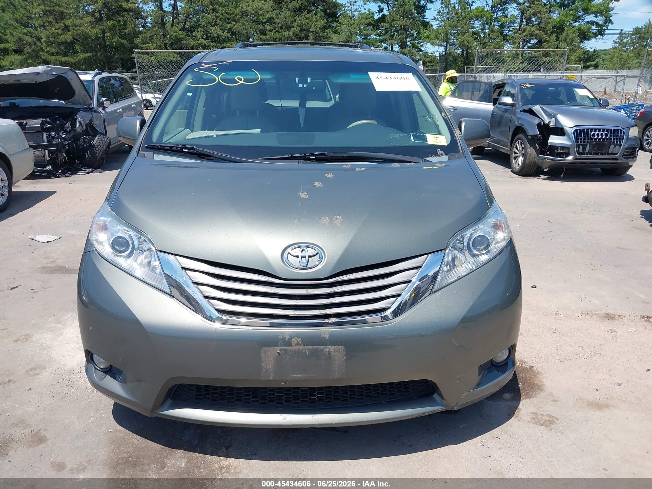 2011 Toyota Sienna Xle Gray vin: 5TDDK3DC7BS026094