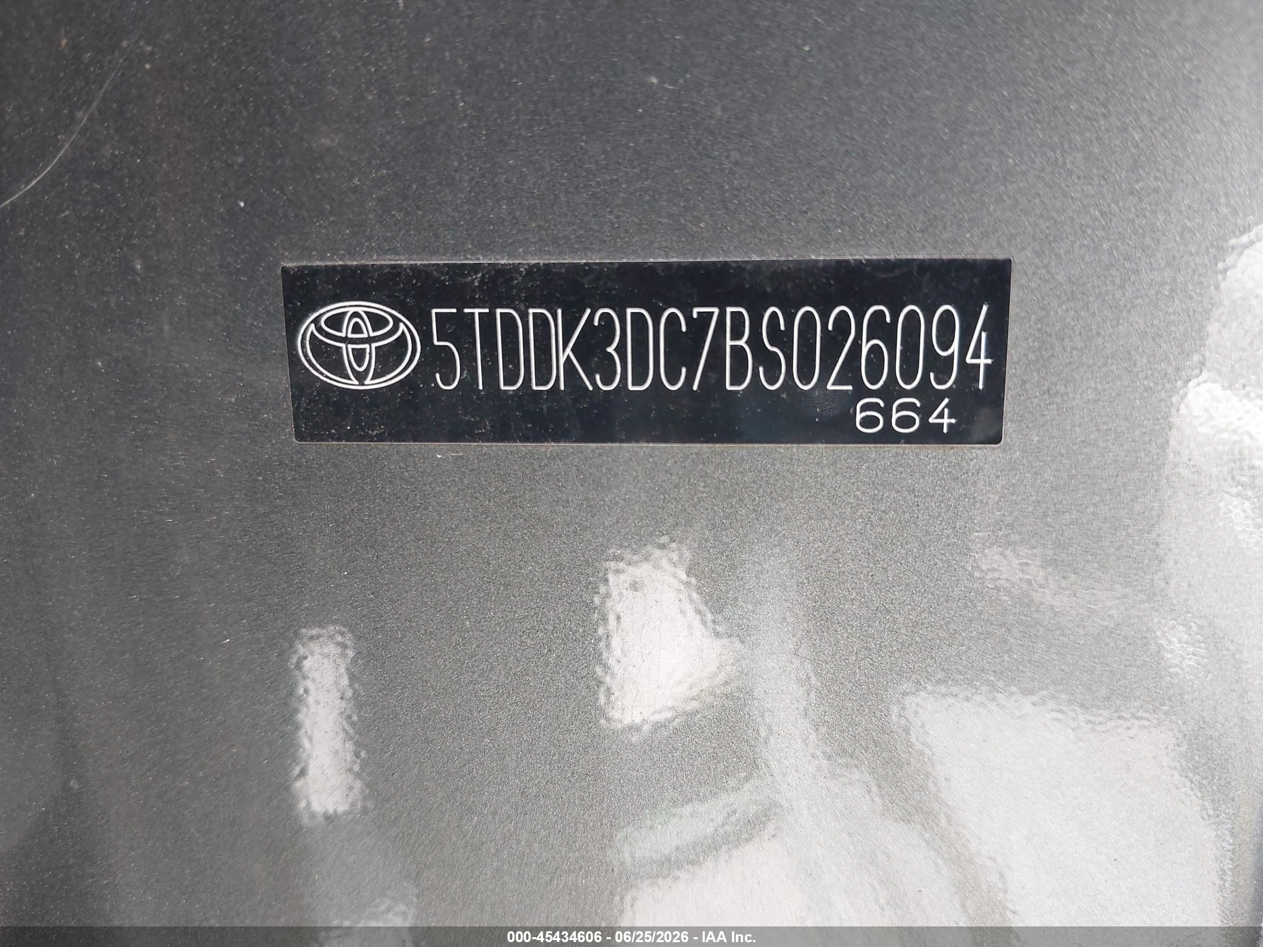 2011 Toyota Sienna Xle Gray vin: 5TDDK3DC7BS026094
